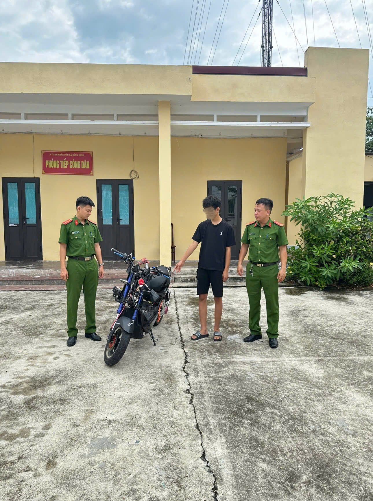 Công an xã Đồng Bằng phát hiện, xử lý trường hợp độ chế xe máy điện đăng tải trên mạng xã hội