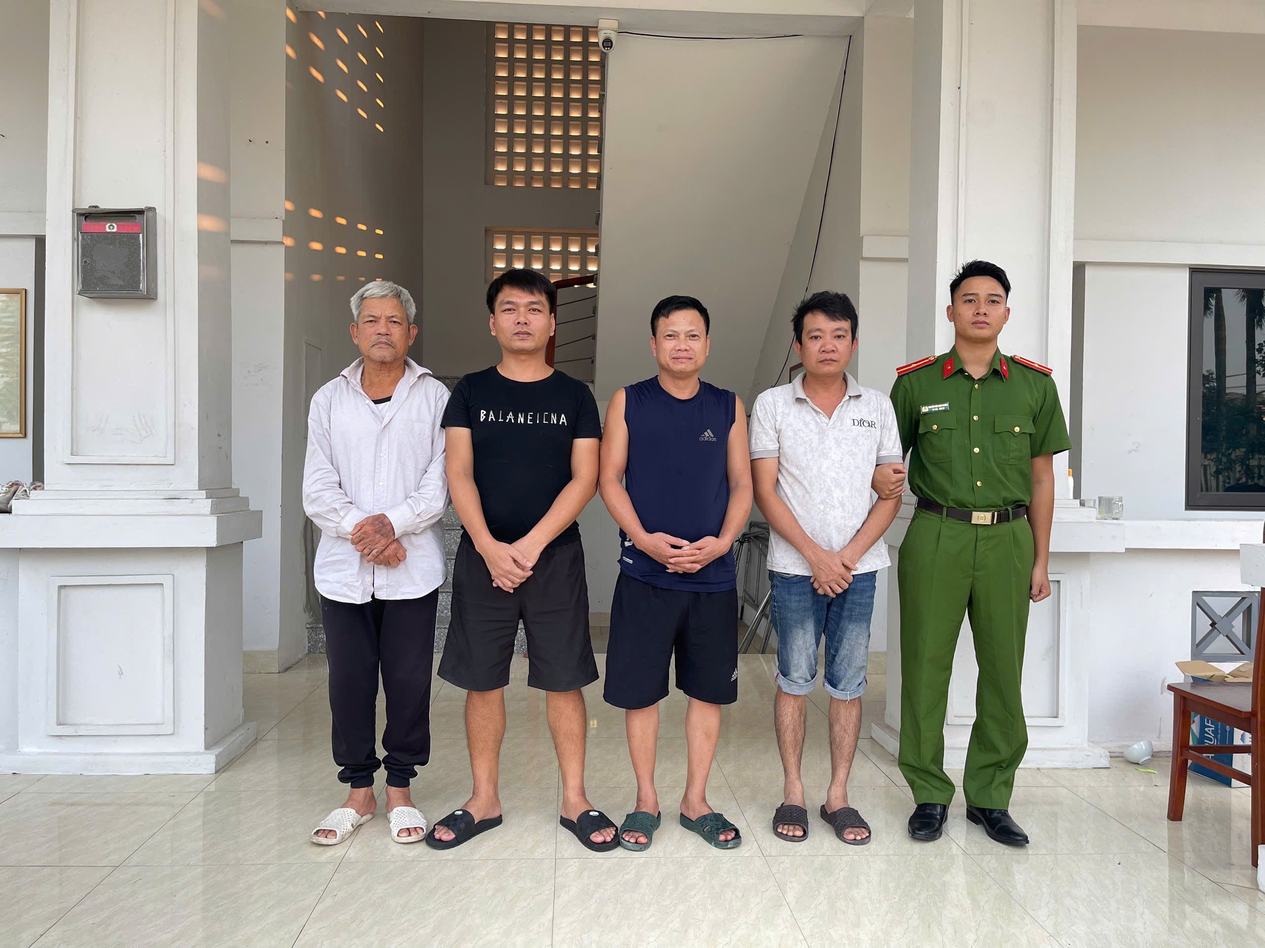 Công an xã Đồng Bằng nhanh chóng phát hiện, bắt giữ, xử lý 01 vụ, 04 đối tượng phạm tội về ma tuý