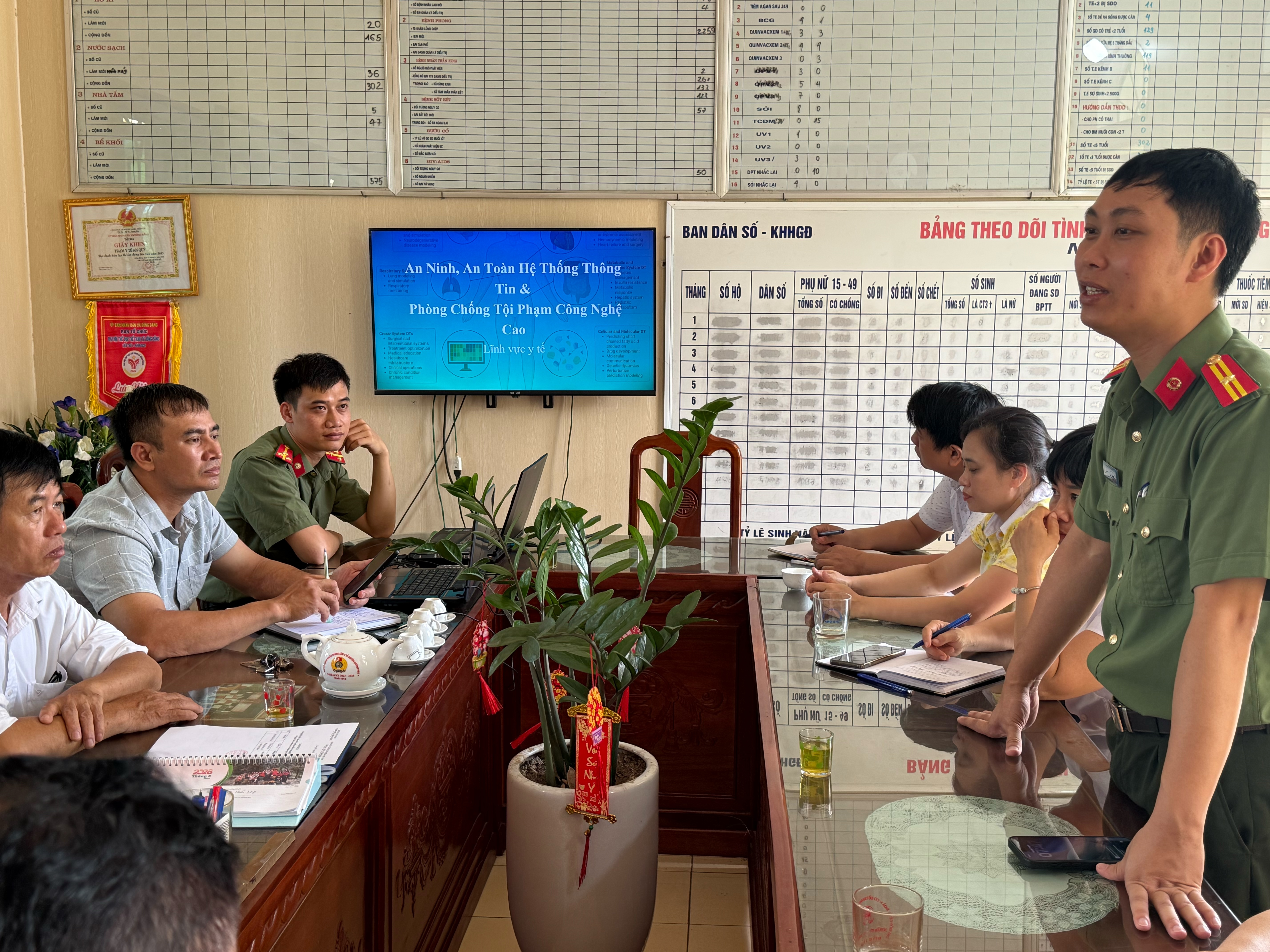 Công an xã Đồng Bằng tăng cường tuyên truyền về an ninh mạng, bảo vệ dữ liệu trong quá trình chuyển đổi số