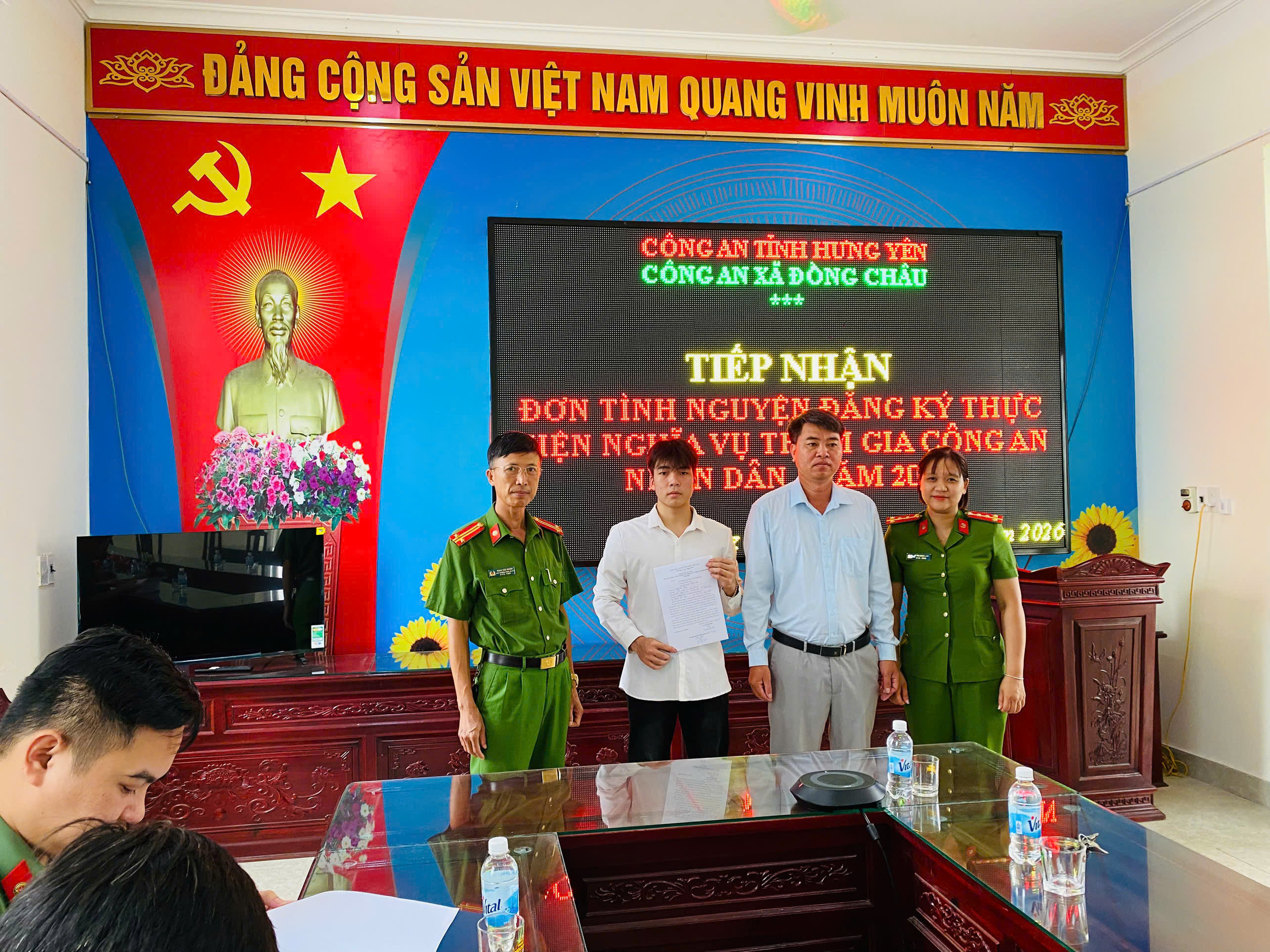 Công an xã Đồng Châu tiếp nhận đơn tình nguyện tham gia nghĩa vụ Công an nhân dân năm 2027