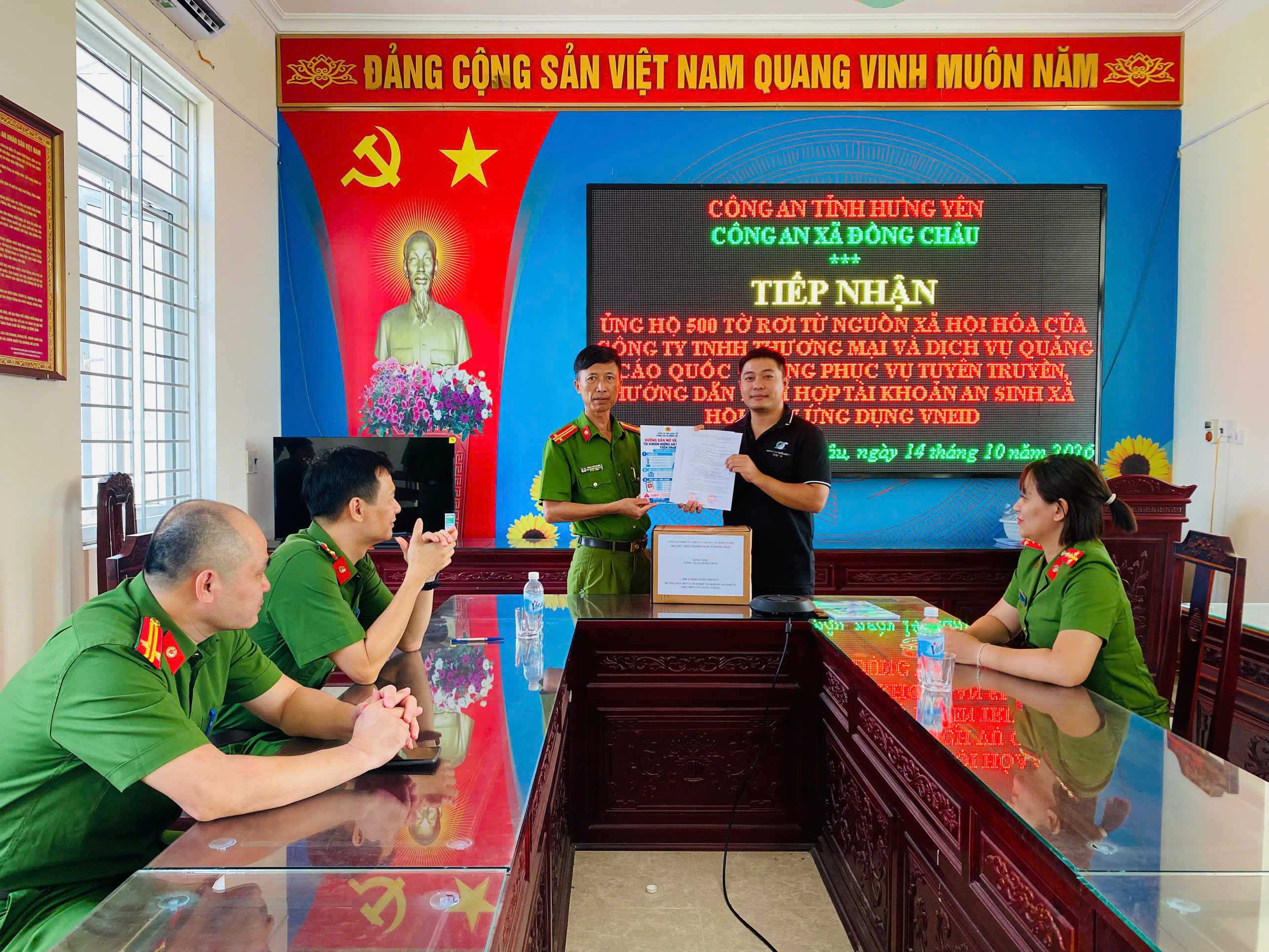 Hội Doanh nghiệp xã Đồng Châu đồng hành cùng Công an xã trong cải cách hành chính, chuyển đổi số