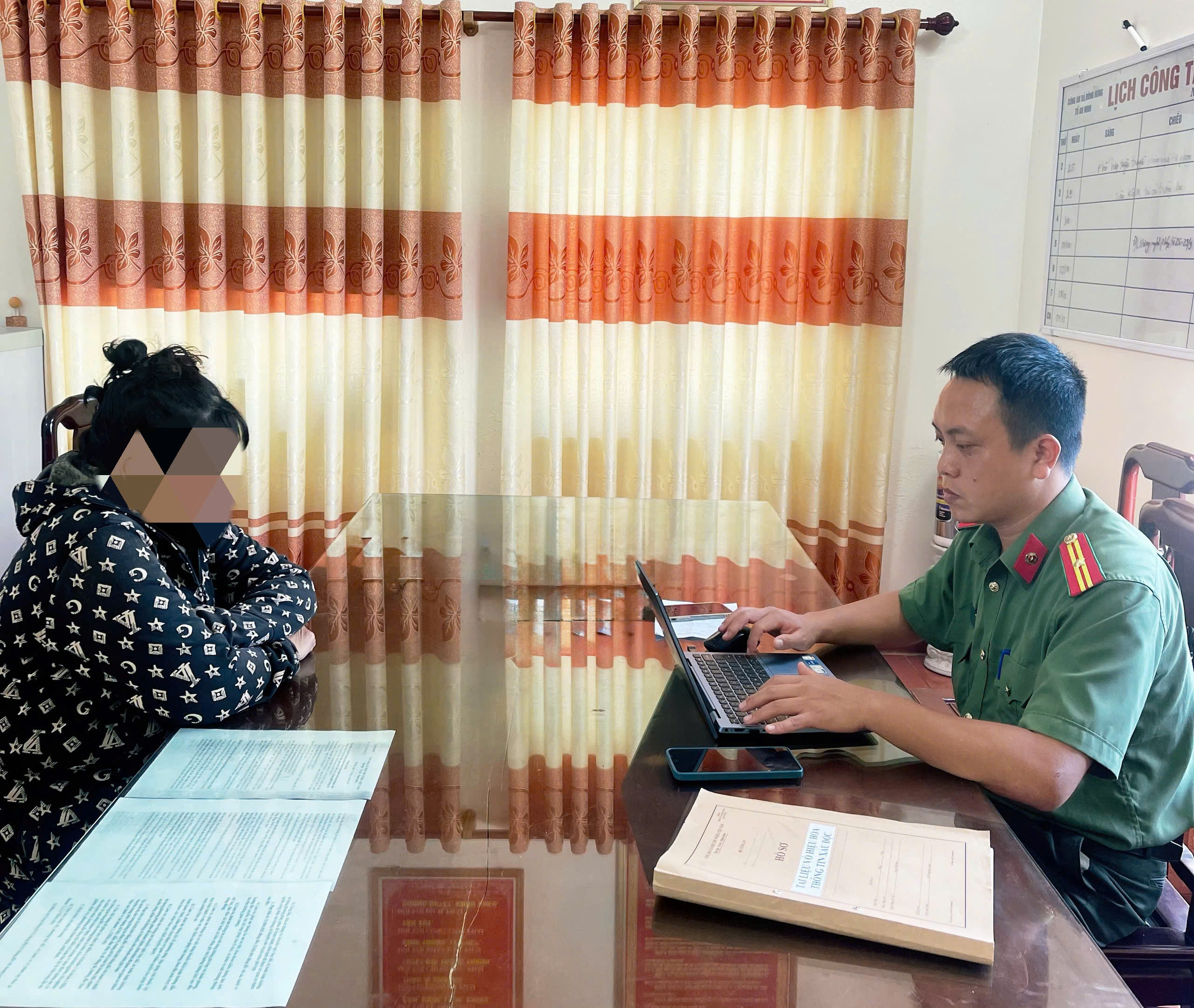 Công an xã Đông Hưng phát hiện, xử lý 01 trường hợp công dân có hành vi đăng tải, bình luận thông tin tiêu cực trên mạng xã hội