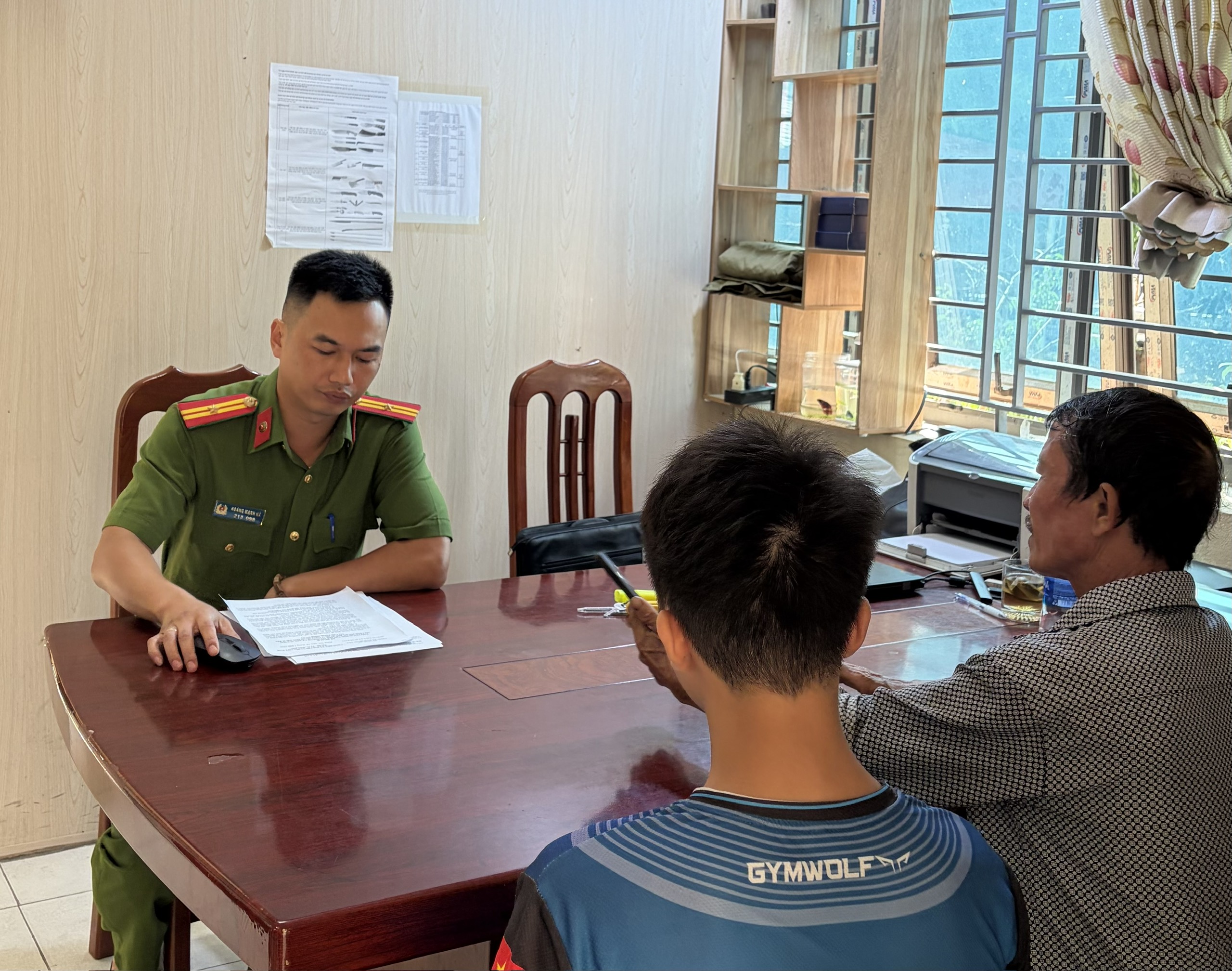 Công an xã Đông Quan tuyên truyền, cảnh báo các thủ đoạn lừa đảo đối với người cao tuổi