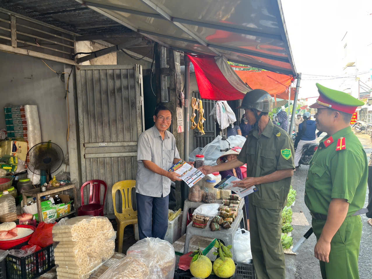 Công an xã Đông Thái Ninh tăng cường công tác tuyên truyền, tuần tra giữ gìn trật tự tại các tuyến, khu vực có nguy cơ ảnh hưởng đến trật tự công cộng