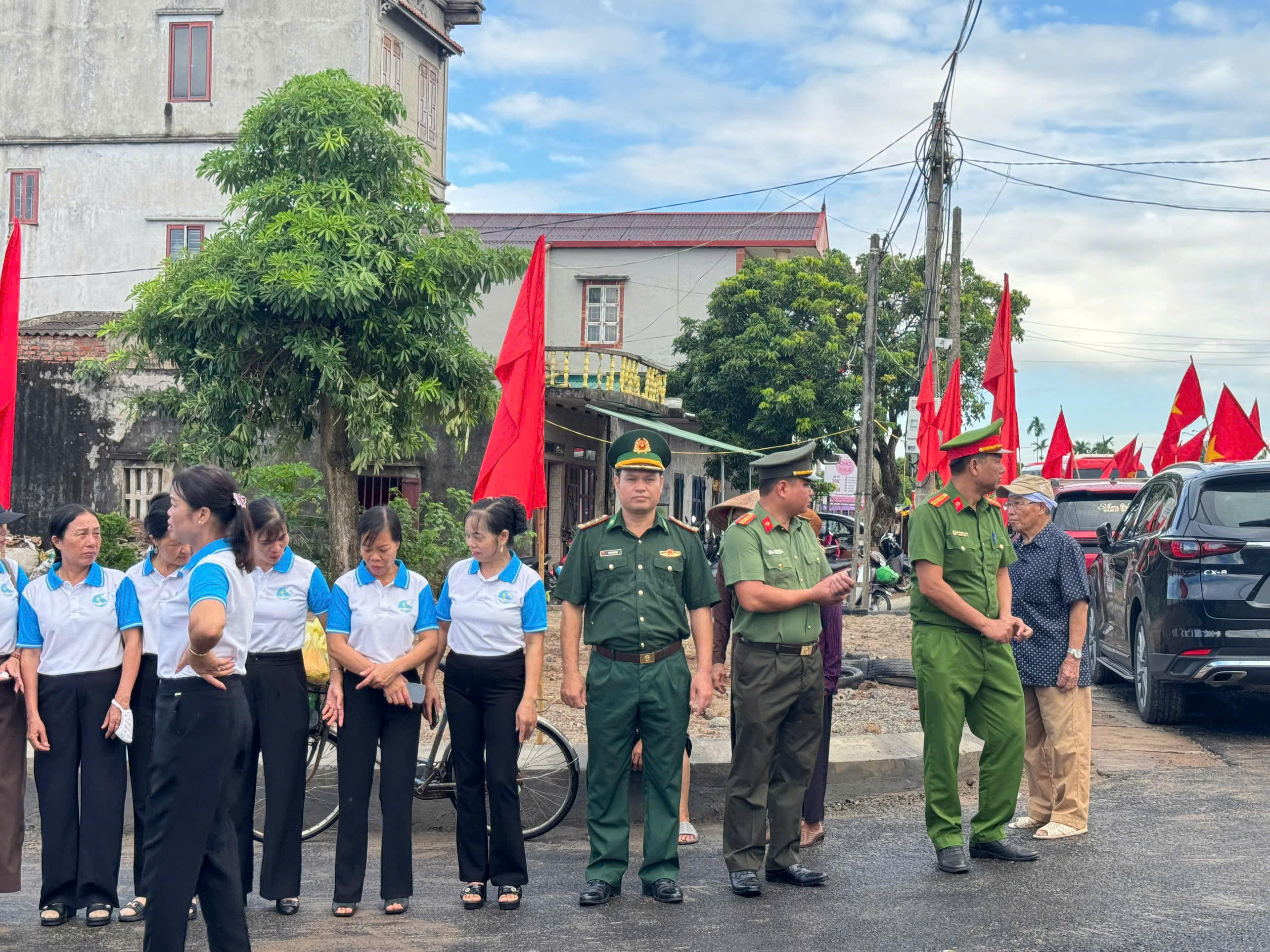 Công an xã Đông Tiền Hải bảo đảm an ninh trật tự lễ đón nhận hài cốt liệt sĩ Trần Ngọc Huệ