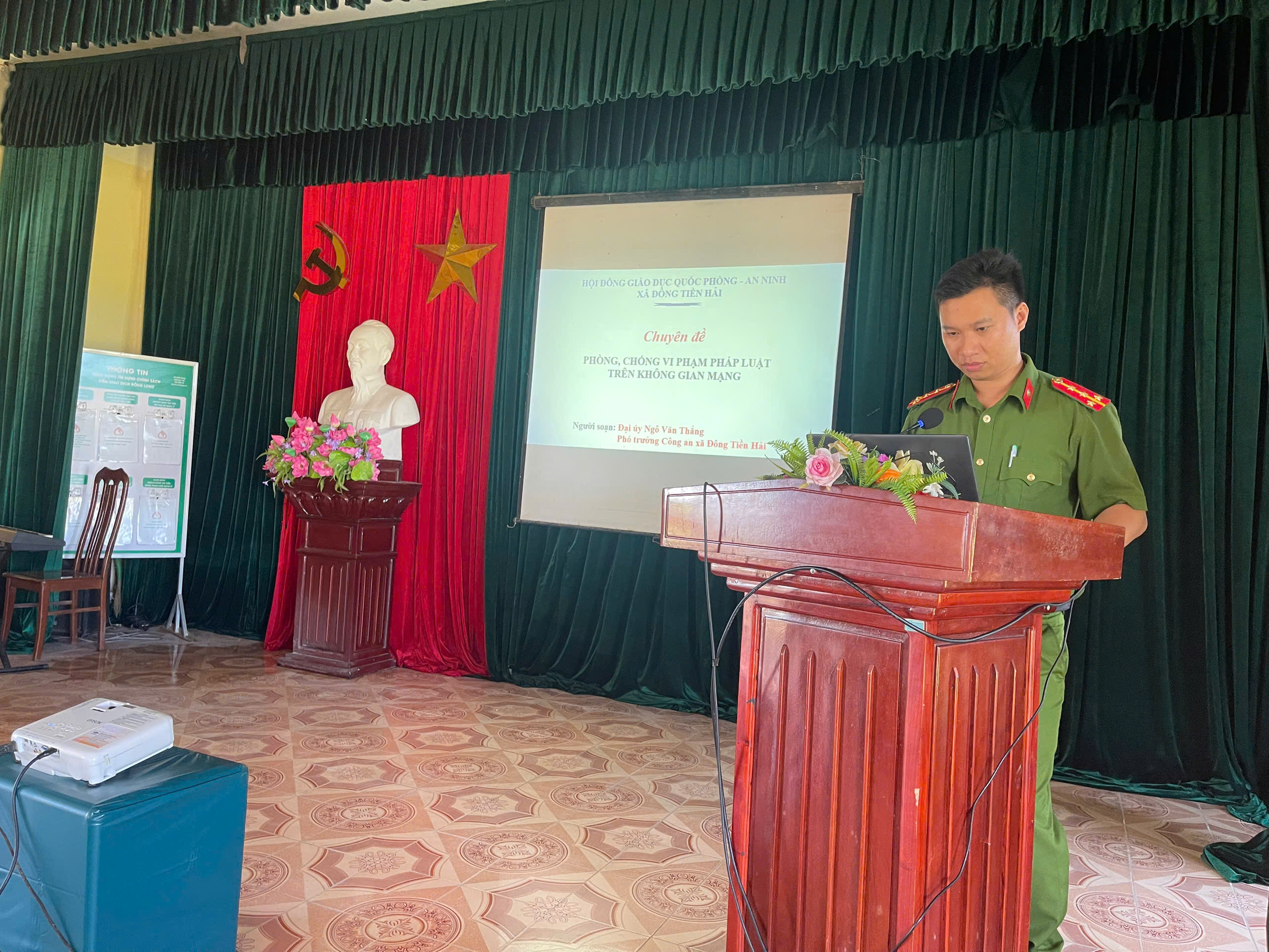 Công an xã Đông Tiền Hải tham gia giảng dạy công tác giáo dục Quốc phòng và An ninh năm 2026
