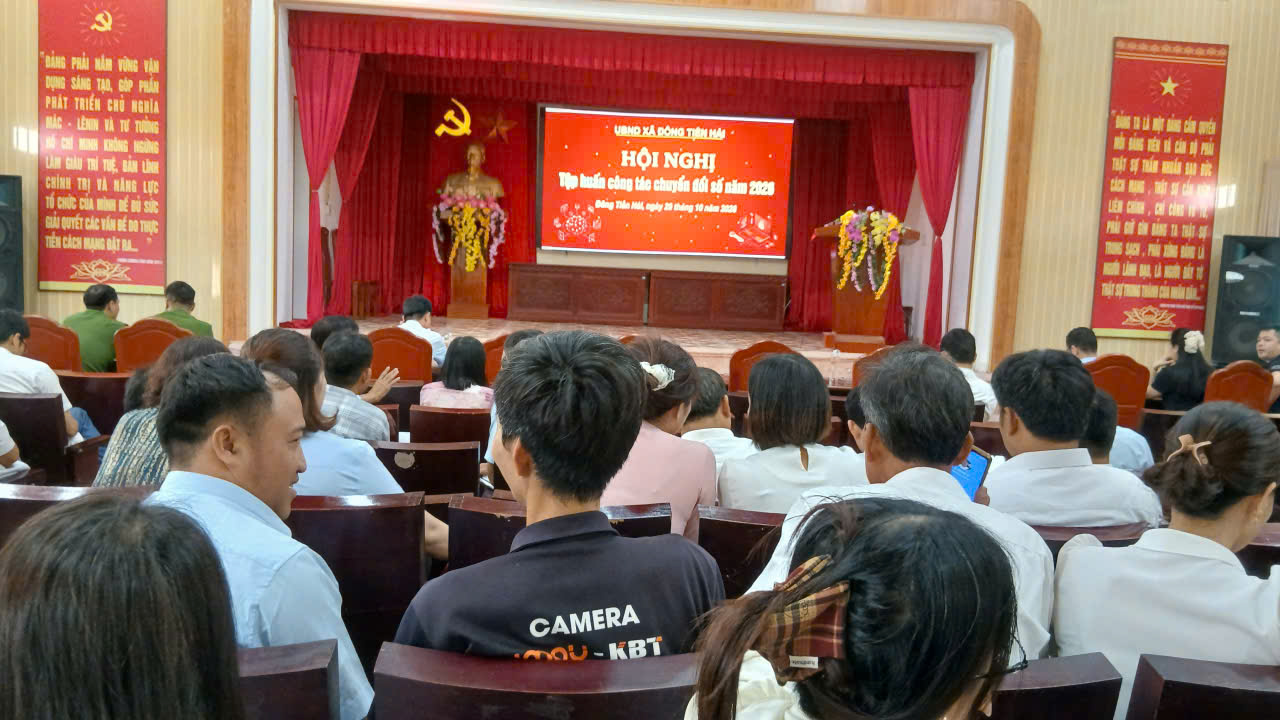 Công an xã Đông Tiền Hải tham mưu UBND xã tổ chức hội nghị tập huấn công tác chuyển đổi số năm 2026