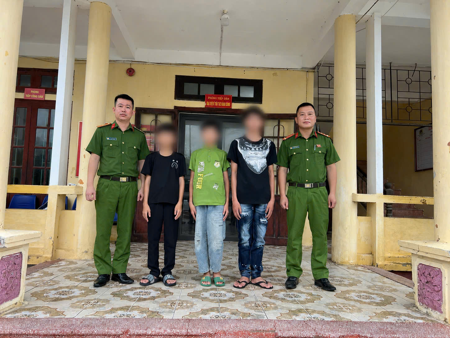 Công an xã Đông Tiền Hải xác minh, xử lý thông tin thanh thiếu niên vi phạm trật tự an toàn giao thông