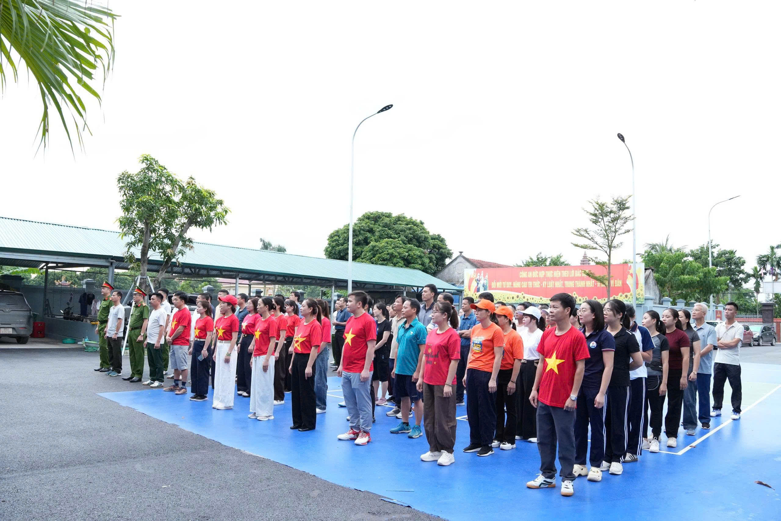 Một số hình ảnh CBCS Công an xã, cán bộ, công chức, viên chức và quần chúng nhân dân trên địa bàn tham gia hành trình
