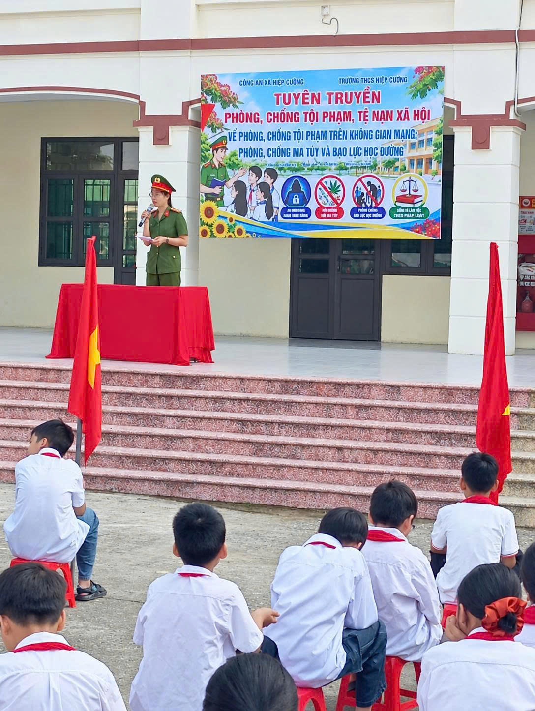 Công an xã Hiệp Cường đẩy mạnh tuyên truyền, phổ biến, giáo dục pháp luật về phòng, chống tội phạm tại trường học