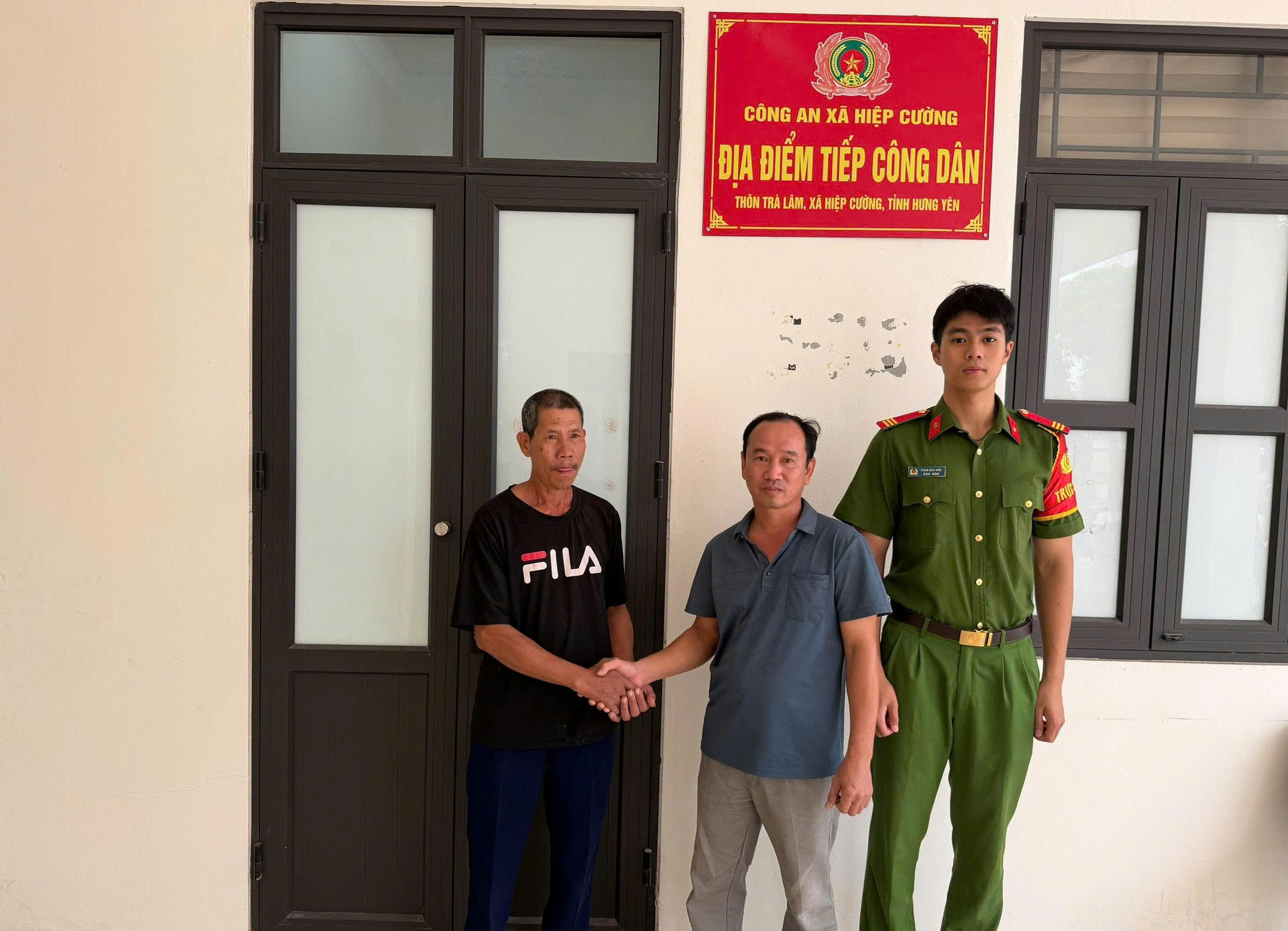 Công an xã Hiệp Cường nhanh chóng xác minh làm rõ hai công dân đi nhầm xe máy của nhau