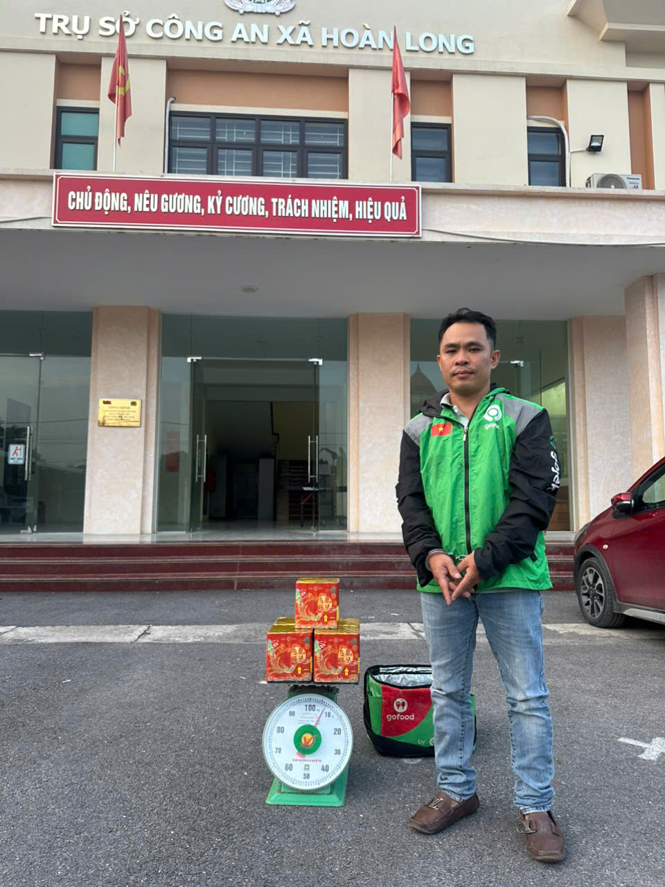 Công an xã Hoàn Long bắt quả tang đối tượng tàng trữ 7,5kg pháo nổ