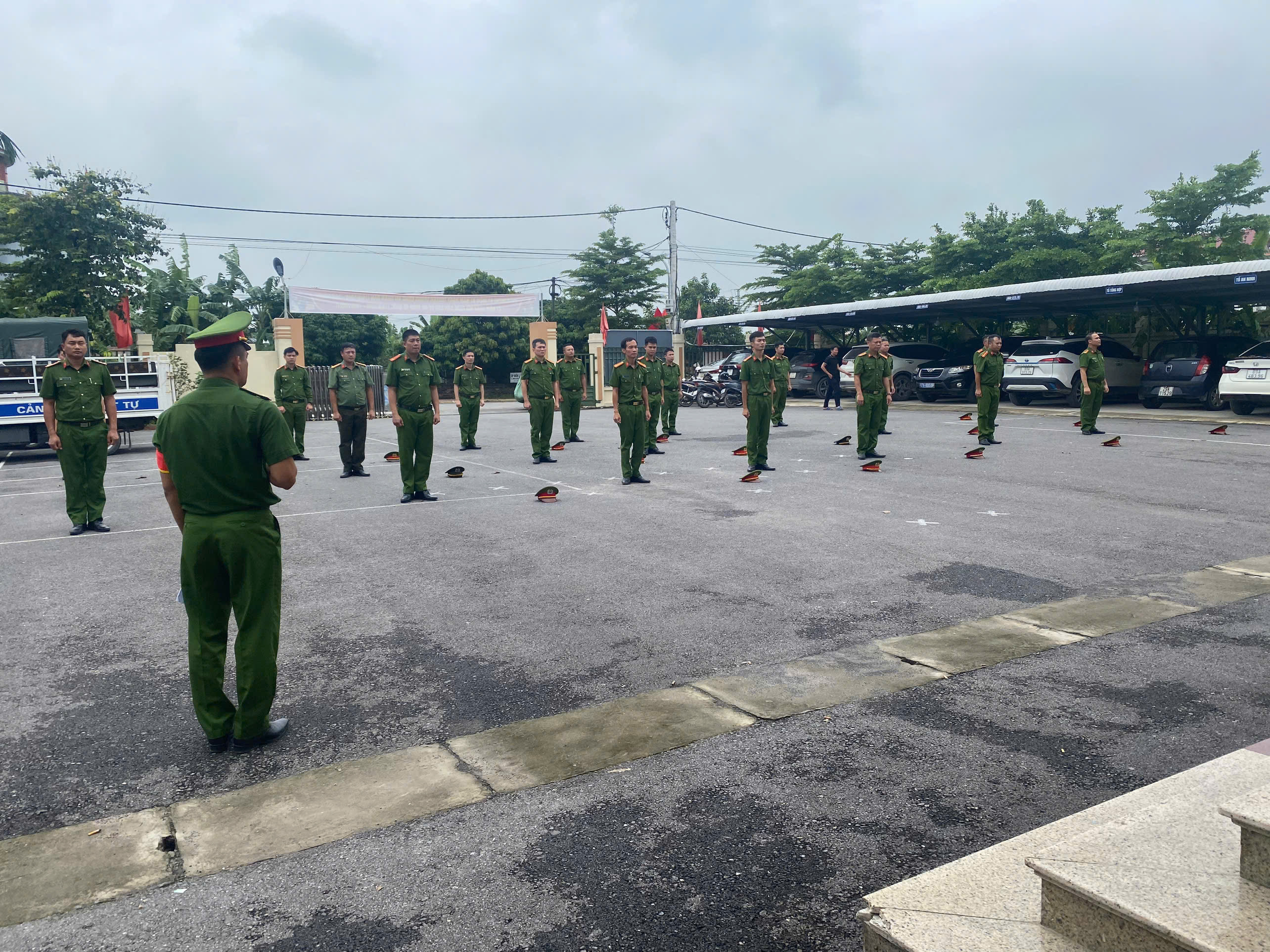 Công an xã Hoàn Long tổ chức tập huấn và nghiệm thu công tác tập huấn điều lệnh, quân sự, võ thuật Công an nhân dân cho cán bộ, chiến sĩ trong đơn vị năm 2026