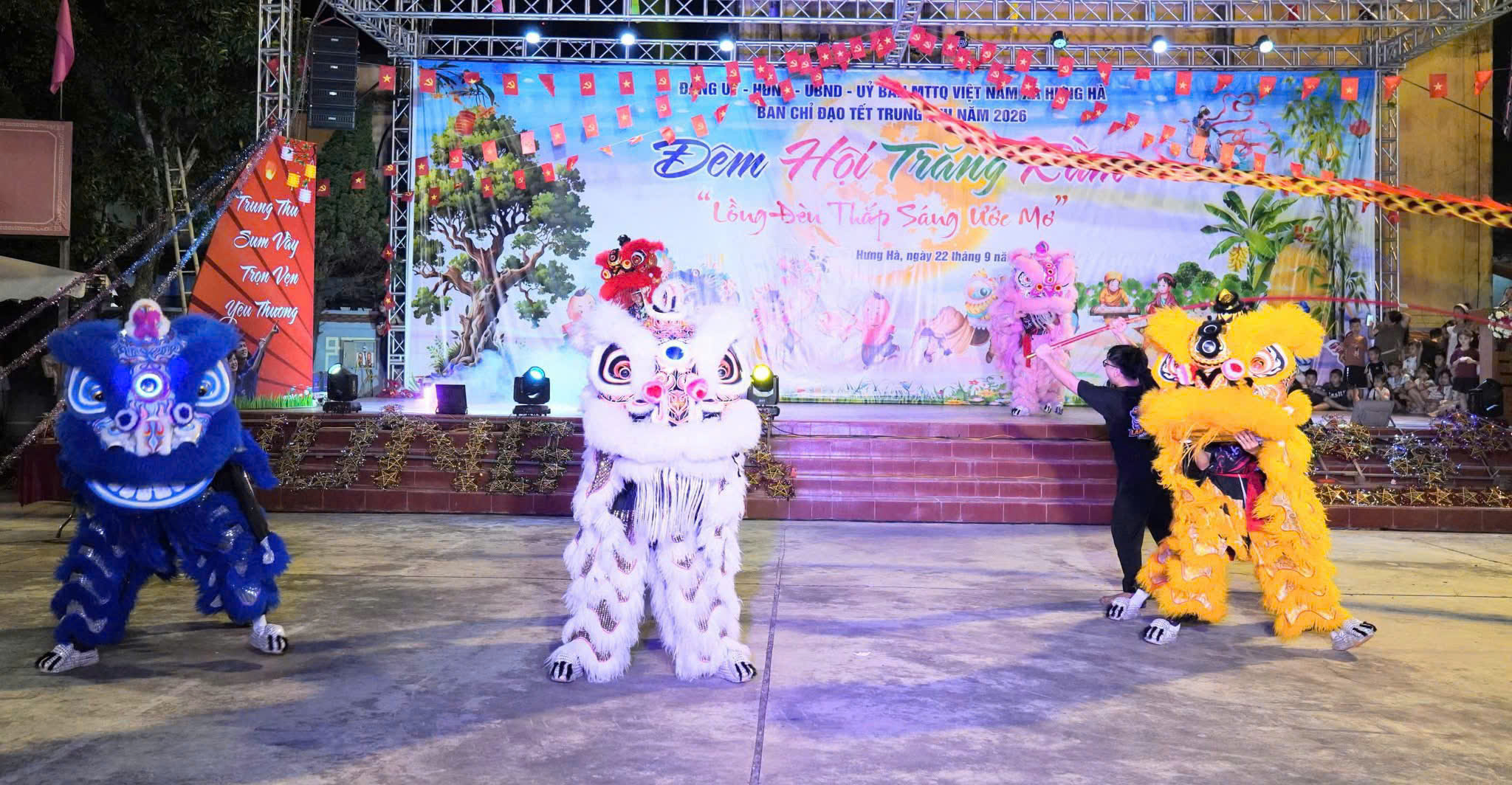 Công an xã Hưng Hà bảo đảm ANTT Đêm hội Trăng rằm “Lồng đèn thắp sáng ước mơ”