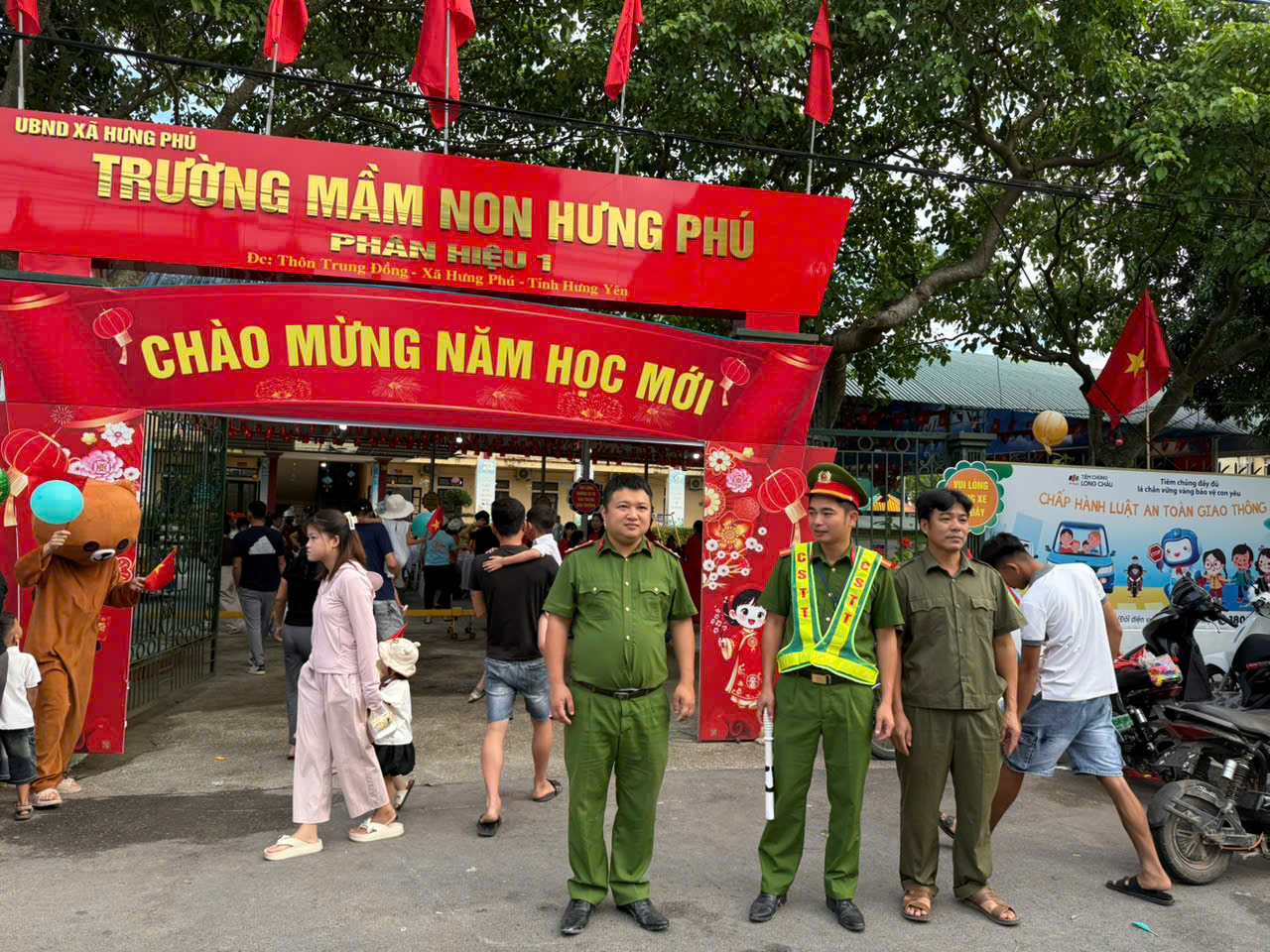 Công an xã Hưng Phú bảo đảm tuyệt đối an toàn giao thông dịp khai giảng năm học mới 2026-2027.