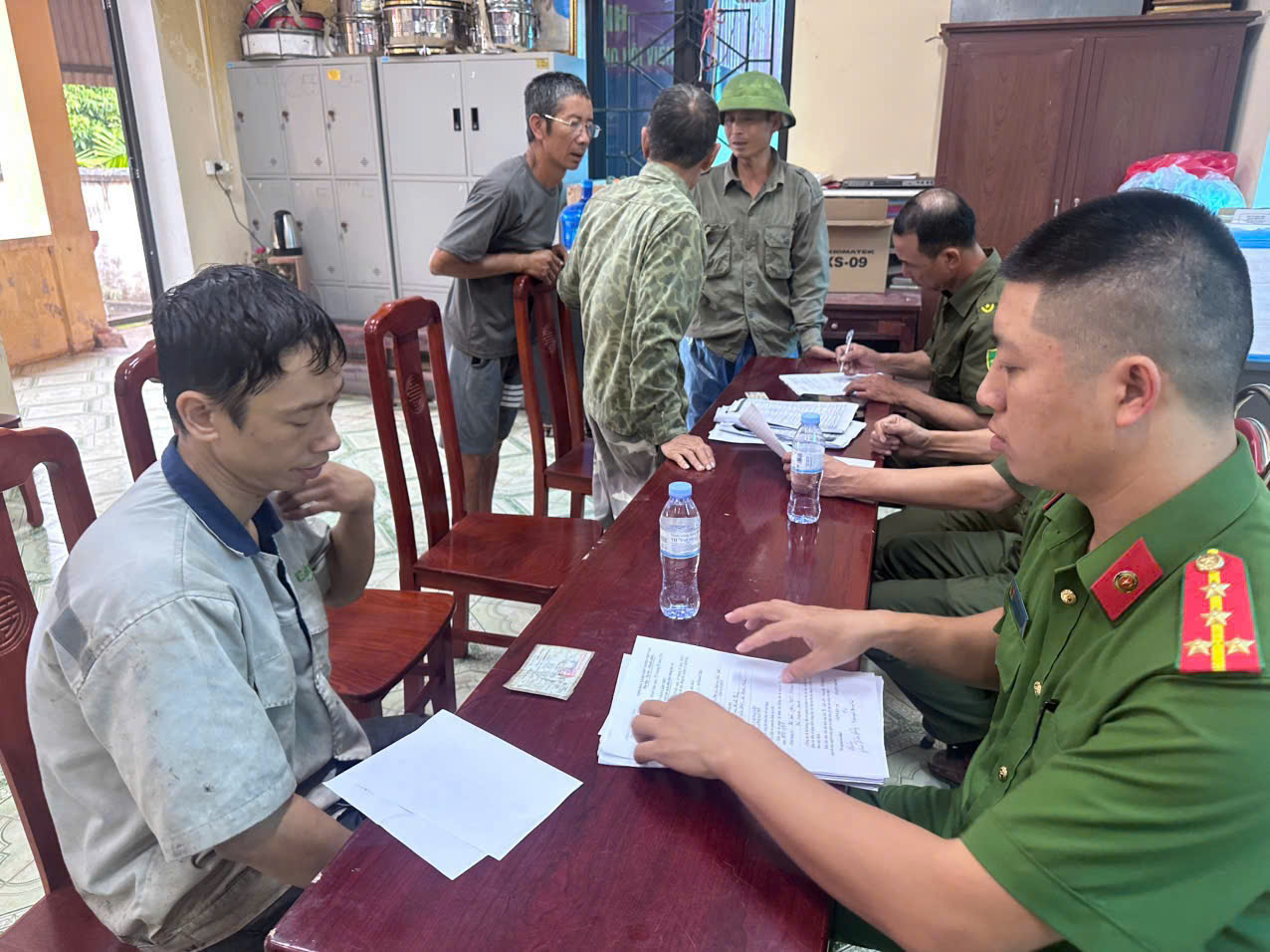 Công an xã Khoái Châu tăng cường tổng rà soát, xác minh, cập nhật, làm sạch dữ liệu đăng ký, quản lý phương tiện