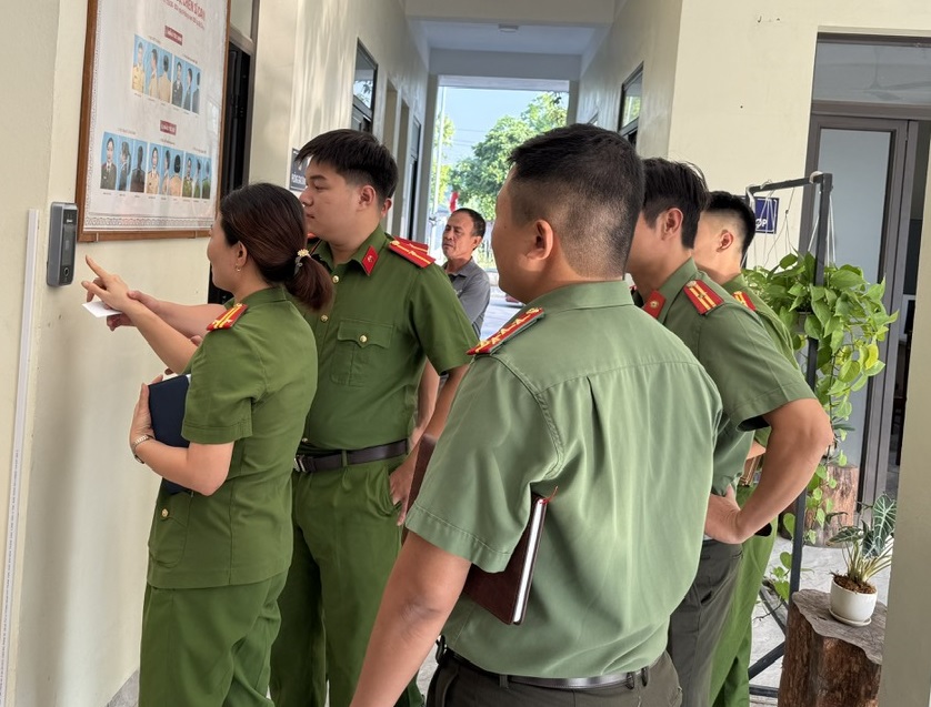 Công an xã Khoái Châu ứng dụng công nghệ nhận diện sinh trắc học trong công tác thực hiện điều lệnh Công an nhân dân, tăng cường kỷ luật, kỷ cương đơn vị