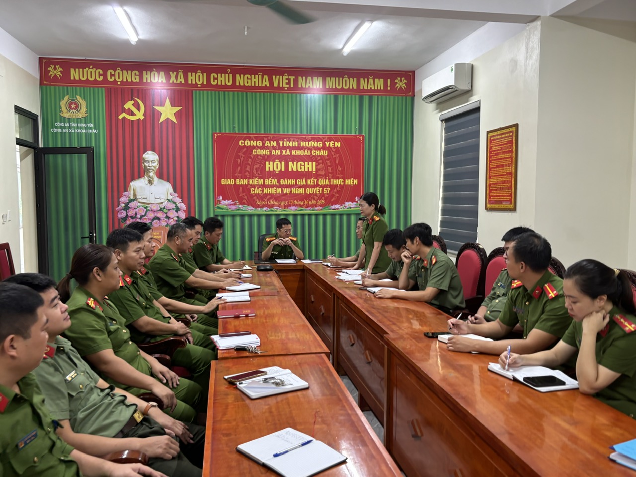 Công an xã Khoái Châu tổ chức Hội nghị giao ban, kiểm đếm, đánh giá kết quả thực hiện các nhiệm vụ theo Nghị quyết số 57-NQ/TW Quý III năm 2026