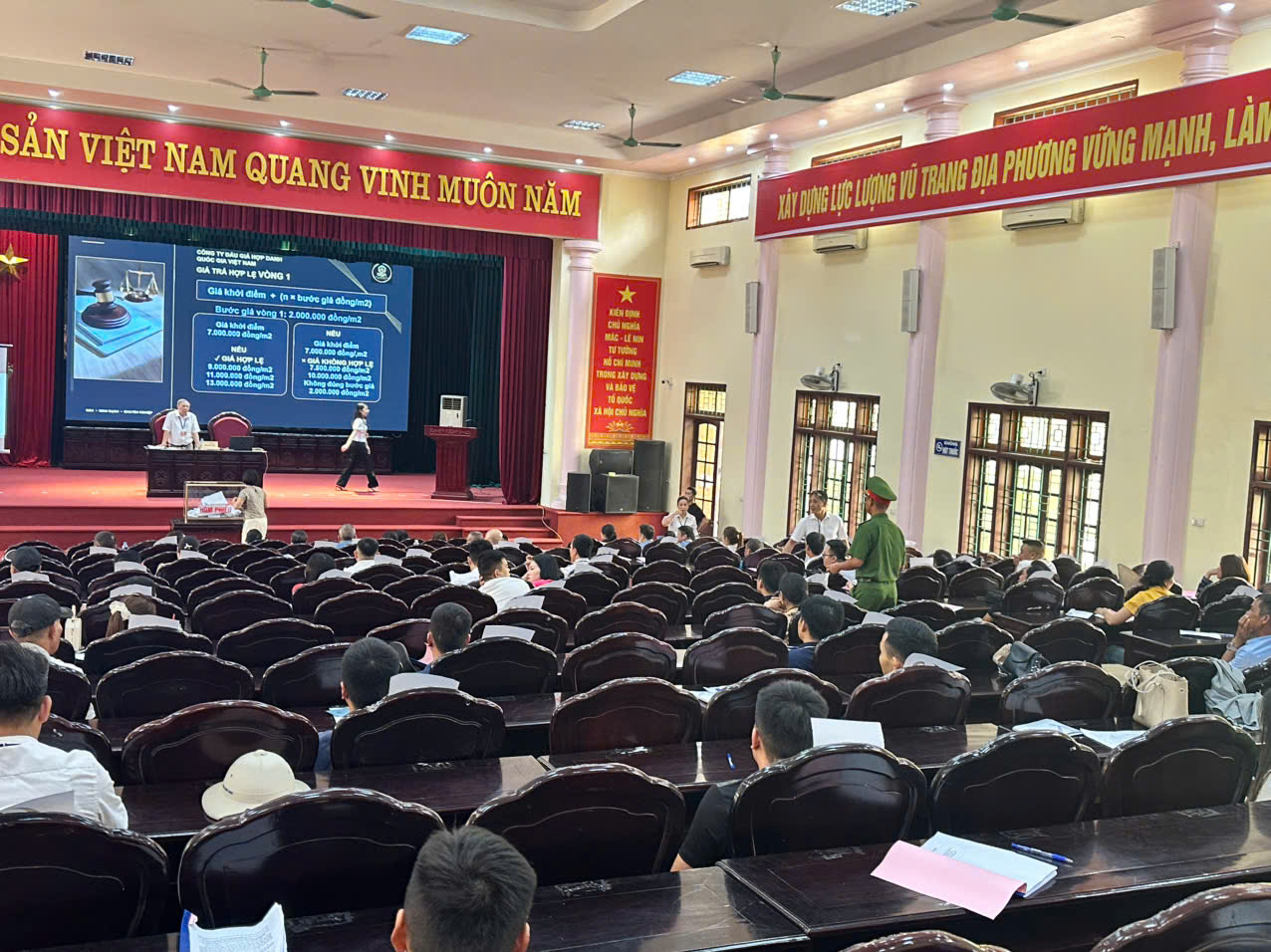 Công an xã Kiến Xương chủ động triển khai lực lượng đảm bảo ANTT buổi đấu giá đất tại khu dân cư Giang Tiến - Kiến Xương