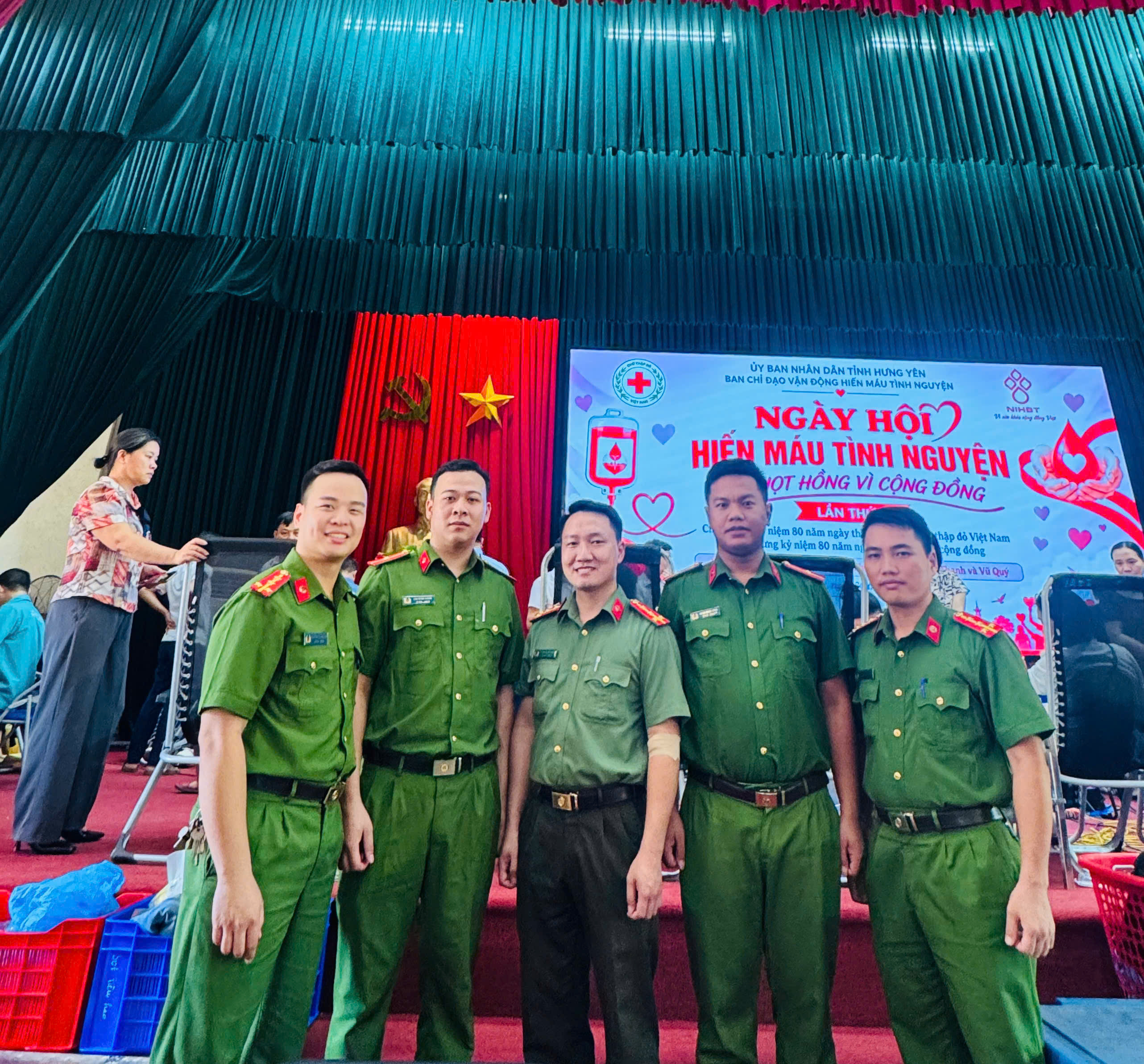 Cán bộ chiến sỹ Công an xã Kiến Xương tích cực tham gia hiến máu tình nguyện, lan tỏa tinh thần nhân ái vì cộng đồng