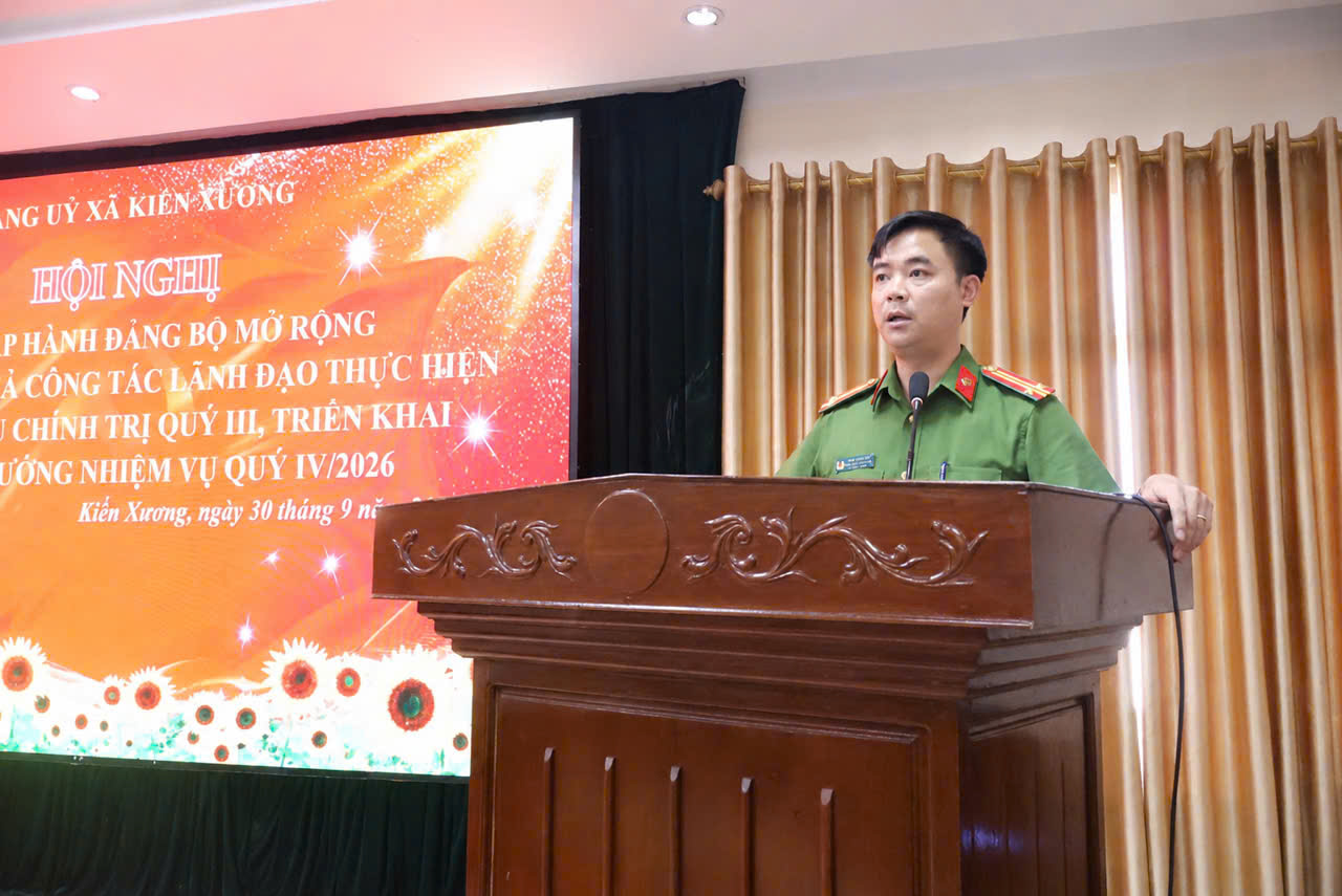 Công an xã Kiến Xương tham mưu BCH Đảng bộ xã đưa chương trình tuyên truyền, vận động nhân dân thu nhận, kích hoạt tài khoản định danh mức độ 2 vào công tác trọng tâm Qúy IV/2026