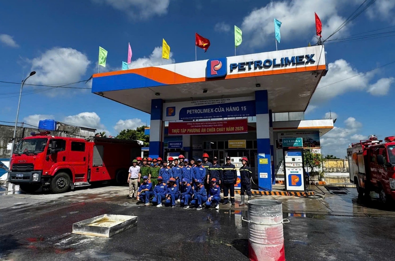 Công an xã Kiến Xương phối hợp phòng Cảnh sát Phòng cháy chữa cháy và cứu nạn cứu hộ Công an tỉnh Hưng Yên Tổ chức thực tập phương án chữa cháy tại Cửa hàng xăng dầu số 15