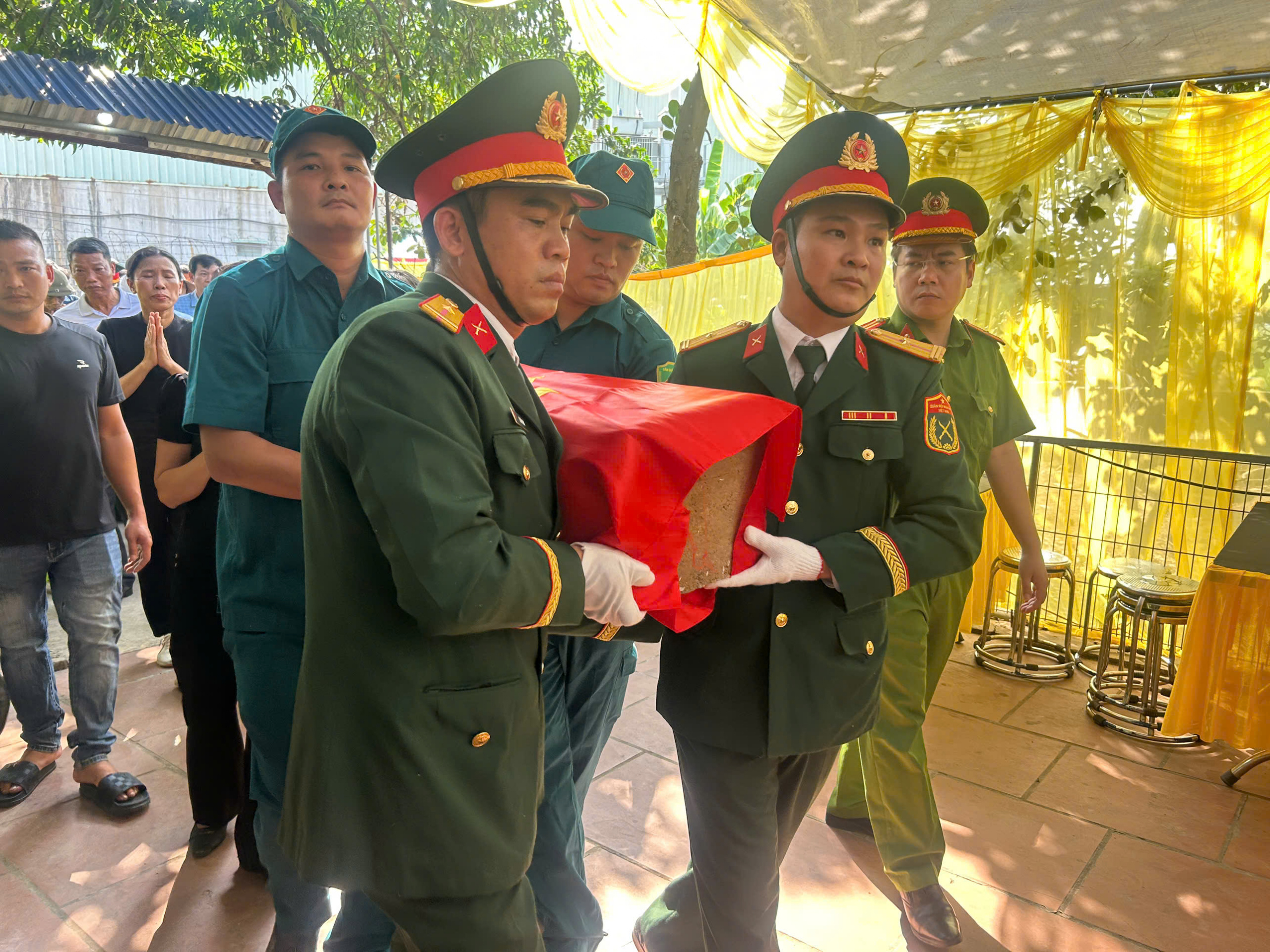 Công an xã Lạc Đạo bảo đảm an ninh, trật tự lễ tiếp nhận, truy điệu và an táng hài cốt liệt sỹ