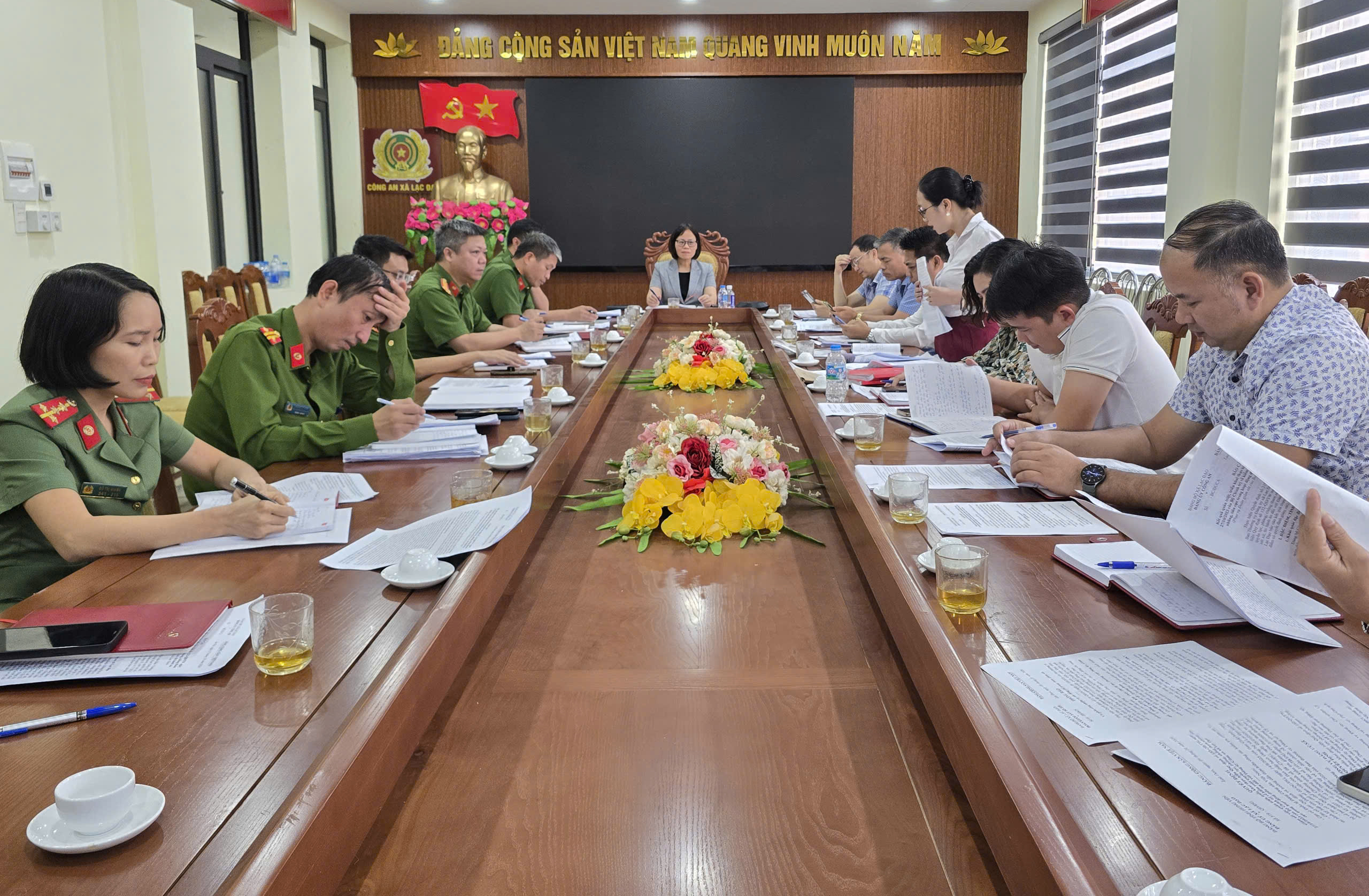 Đảng ủy xã Lạc Đạo giám sát việc thực hiện quy định về kiểm soát quyền lực, phòng, chống tham nhũng, tiêu cực tại Đảng bộ Công an xã