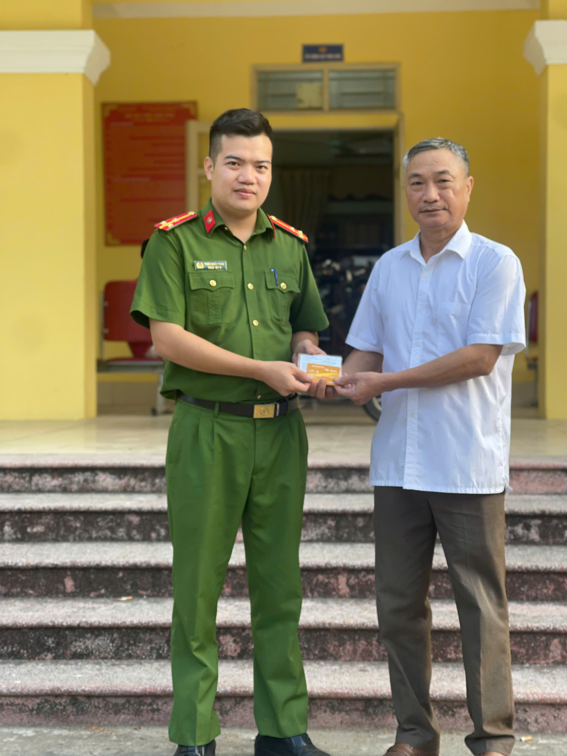 Người dân gửi thư cảm ơn Công an xã Lê Lợi sau khi hỗ trợ tìm lại tài sản bị rơi