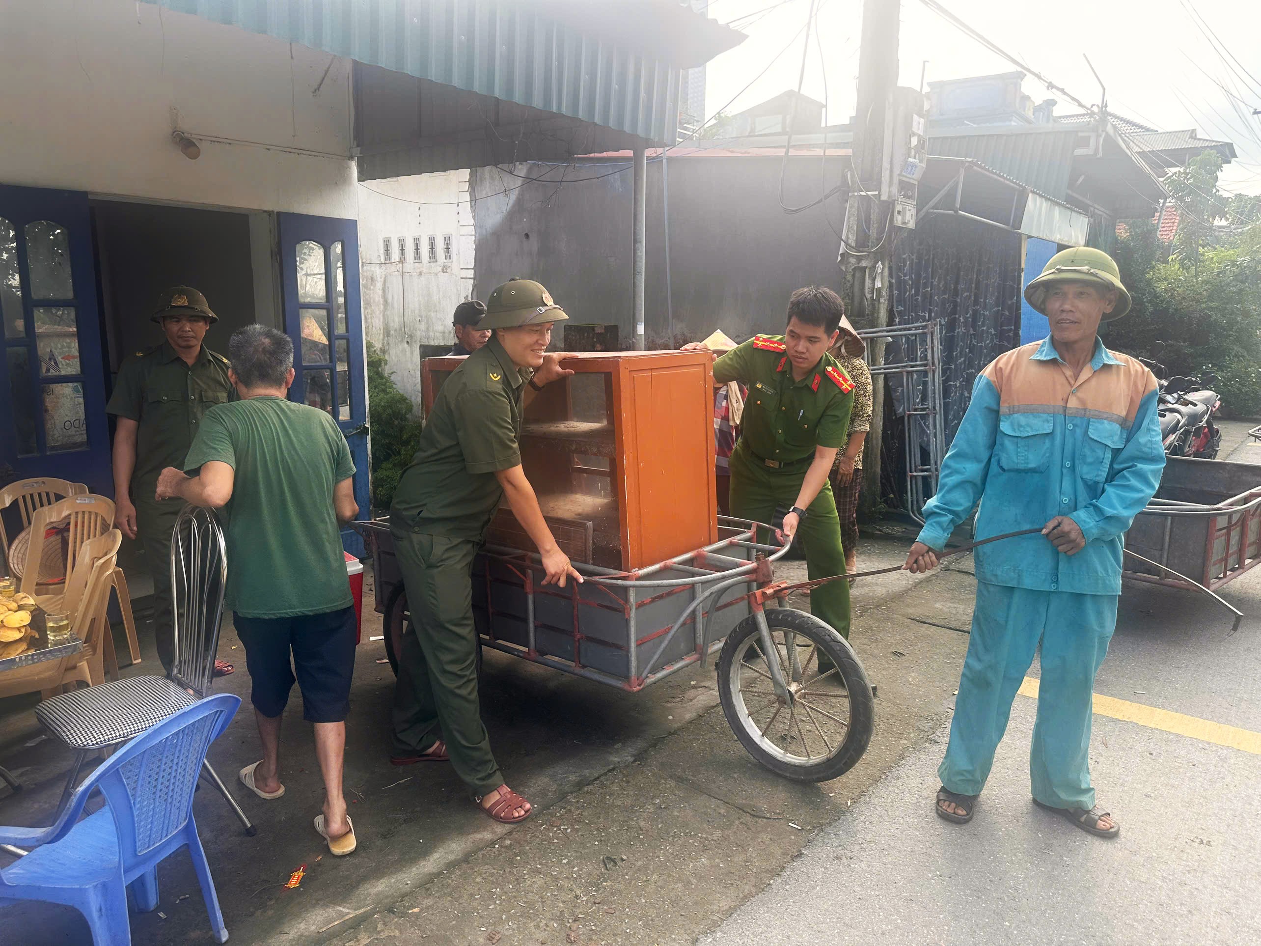 Công an xã Lê Lợi tham gia, phối hợp bảo đảm an ninh, trật tự phục vụ giải phóng mặt bằng Dự án cao tốc Ninh Bình – Hải Phòng (CT.08)
