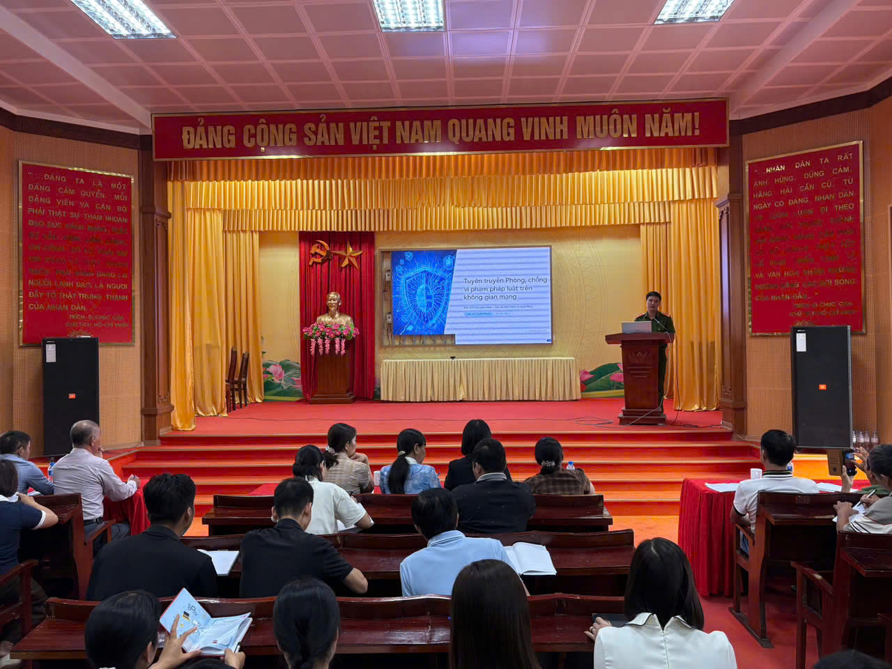 Công an xã Lê Quý Đôn tổ chức hội nghị tuyên truyền phòng, chống vi phạm pháp luật trên không gian mạng