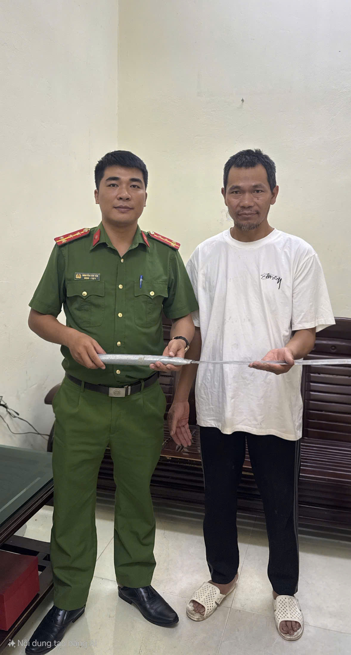 Công an xã Lương Bằng đẩy mạnh tuyên truyền, vận động Nhân dân tự giác giao nộp vũ khí, công cụ hỗ trợ