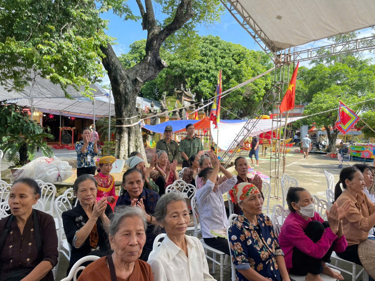 Công an xã Minh Thọ chủ động bảo đảm an ninh, trật tự lễ hội truyền thống Đình Sơn Đồng và Đền Ngọc Quế