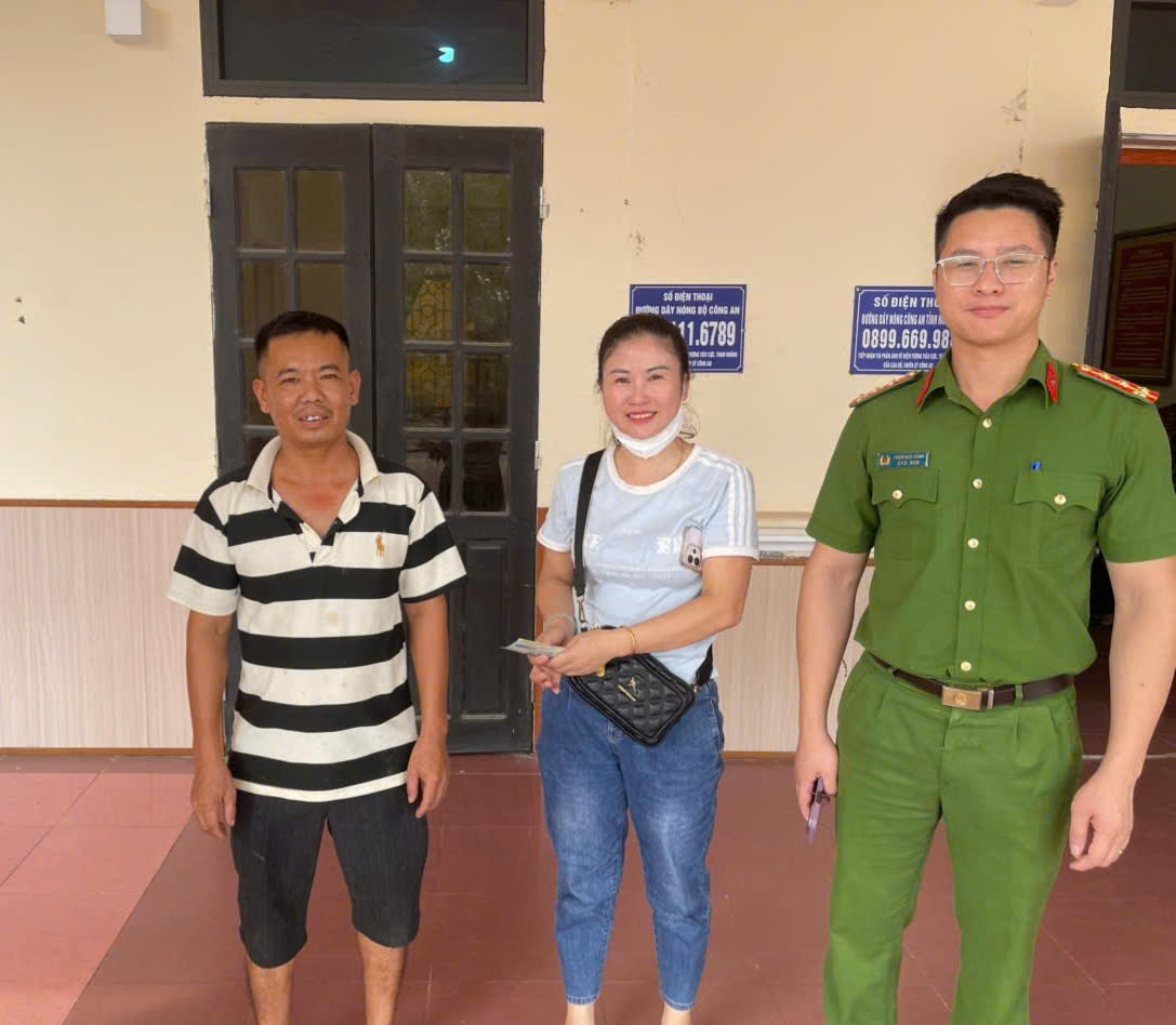 Công an xã Minh Thọ hỗ trợ người dân nhận lại tiền do chuyển khoản nhầm - Lan tỏa hành động đẹp, phát huy tinh thần trung thực trong cộng đồng