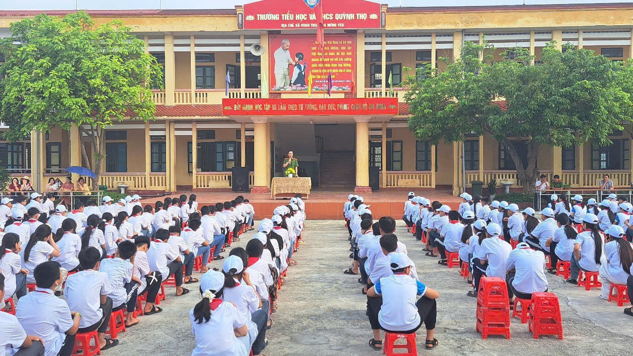 Công an xã Minh Thọ tổ chức tuyên truyền, phổ biến pháp luật cho học sinh trường THCS Minh Thọ