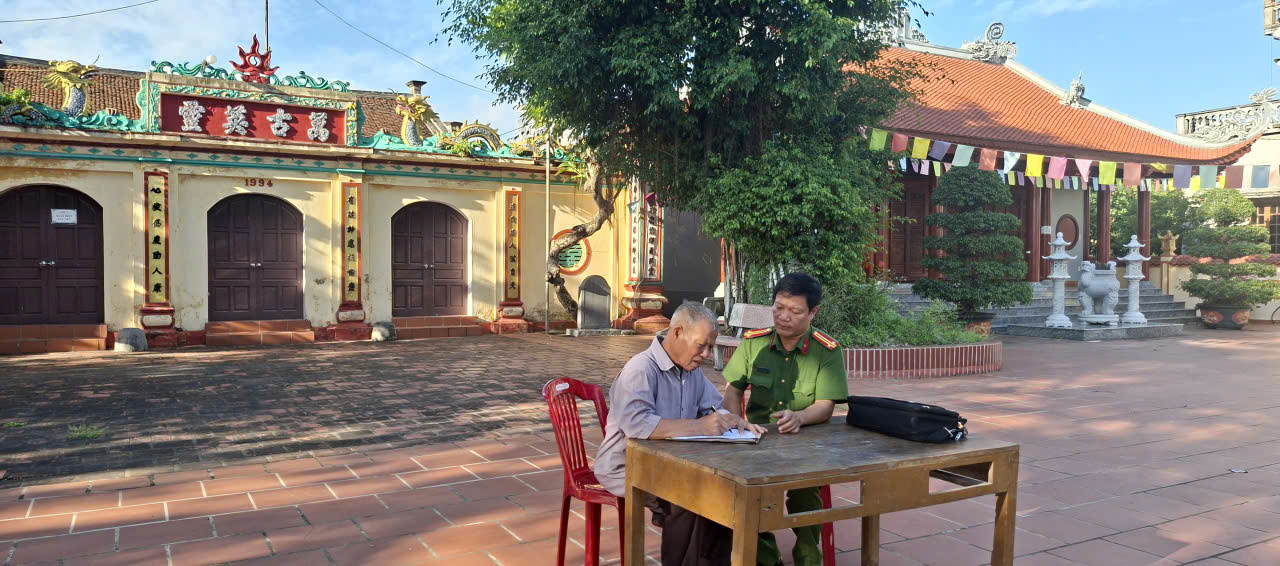Công an xã Nam Đông Hưng tuyên truyền các cơ sở thờ tự, tín ngưỡng, tôn giáo trên địa bàn xã tự bảo vệ tài sản, cổ vật, hiện vật