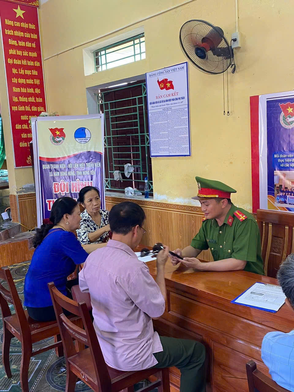 Công an xã Nam Đông Hưng đẩy mạnh chuyển đổi số, phục vụ Nhân dân ngày càng tốt hơn