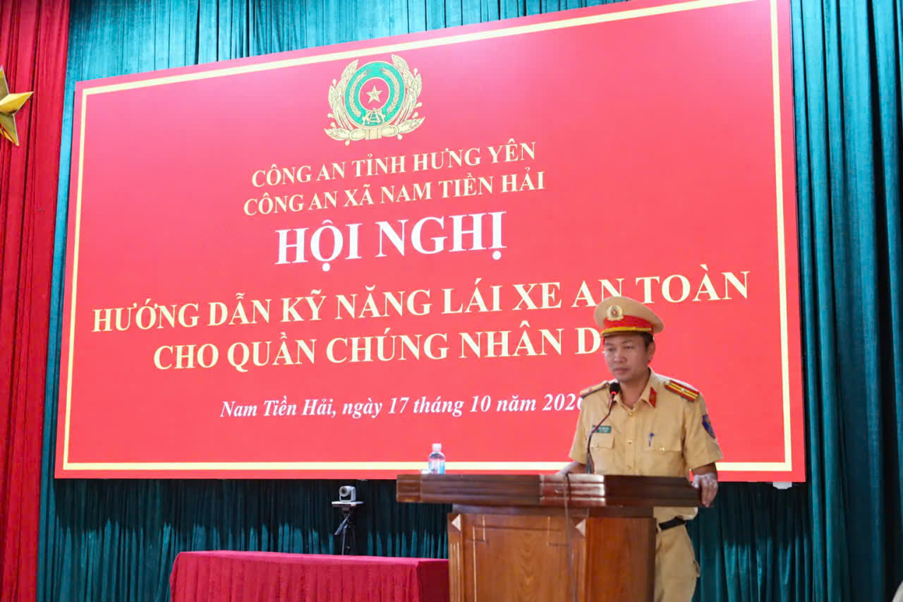 Công an xã Nam Tiền Hải chủ trì tập huấn kỹ năng lái xe mô tô, xe gắn máy cho lực lượng 