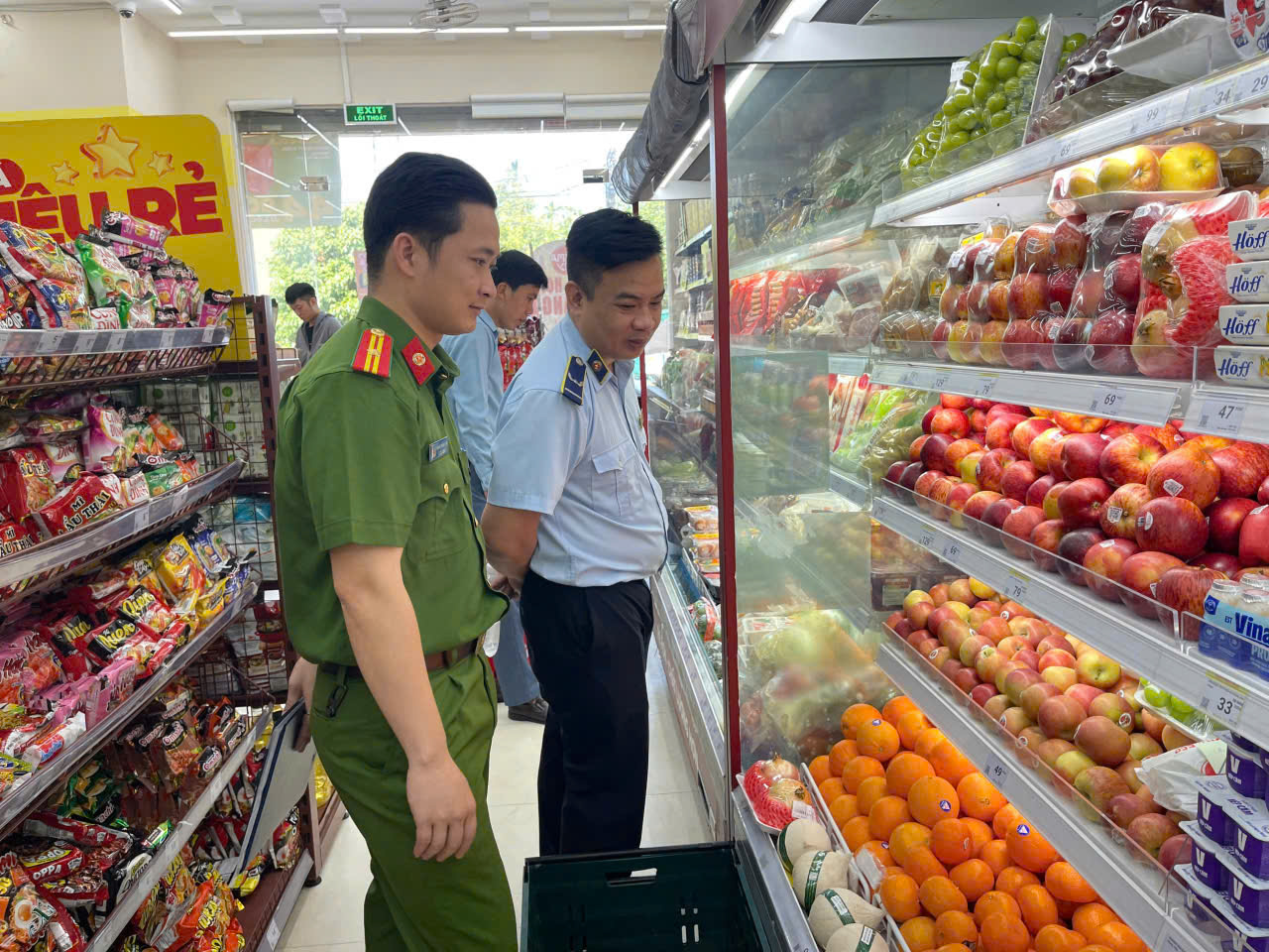 Công an xã Nam Tiền Hải phối hợp kiểm tra an toàn thực phẩm dịp Tết Trung thu 2026