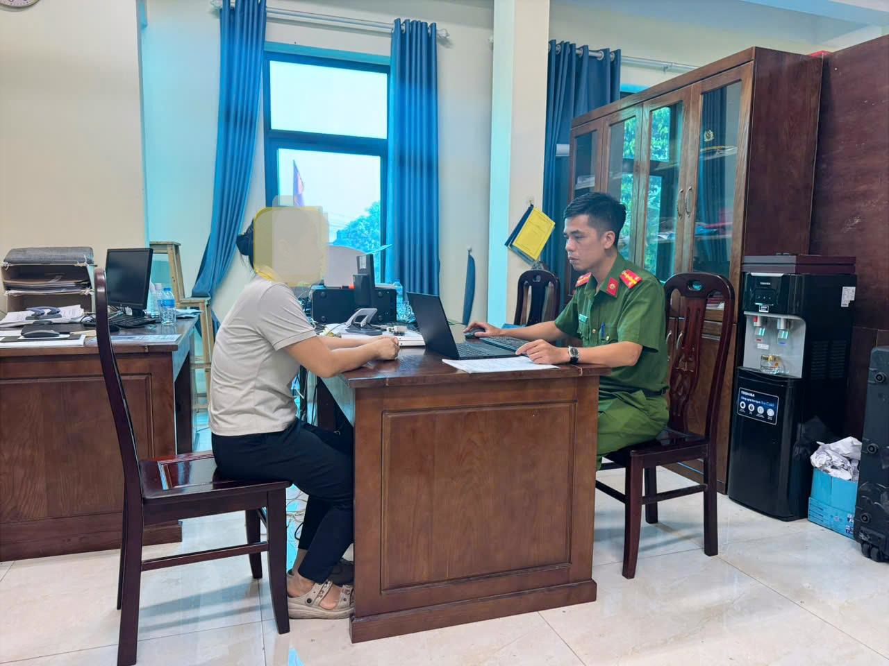 CÔNG AN XÃ NGHĨA TRỤ XỬ LÝ TRƯỜNG HỢP CHIA SẺ BÀI VIẾT KÈM TỪ NGỮ THIẾU CHUẨN MỰC TRÊN MẠNG XÃ HỘI