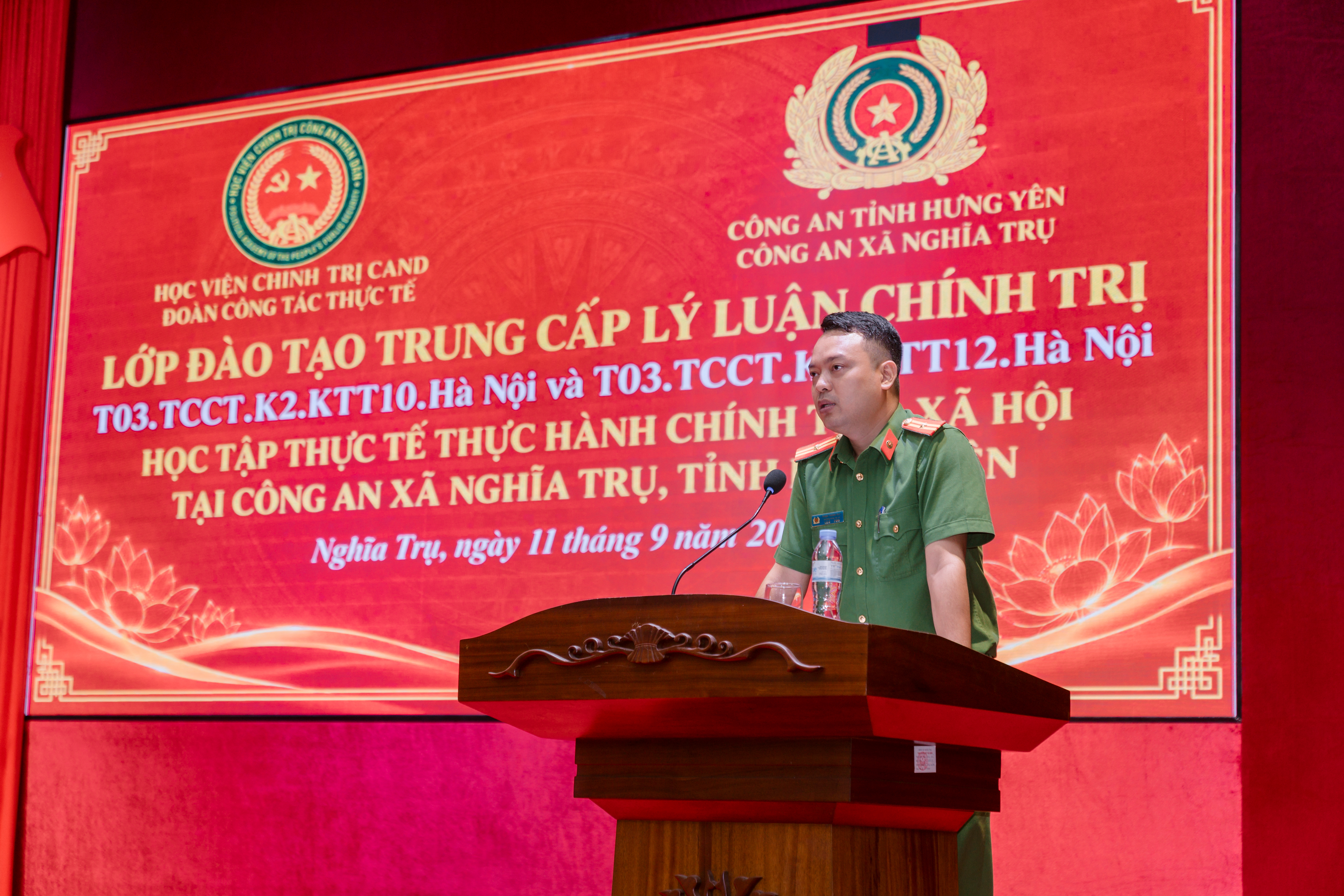 Công an xã Nghĩa Trụ phối hợp tổ chức học tập thực tế, thực hành chính trị - xã hội cho học viên Học viện Chính trị CAND