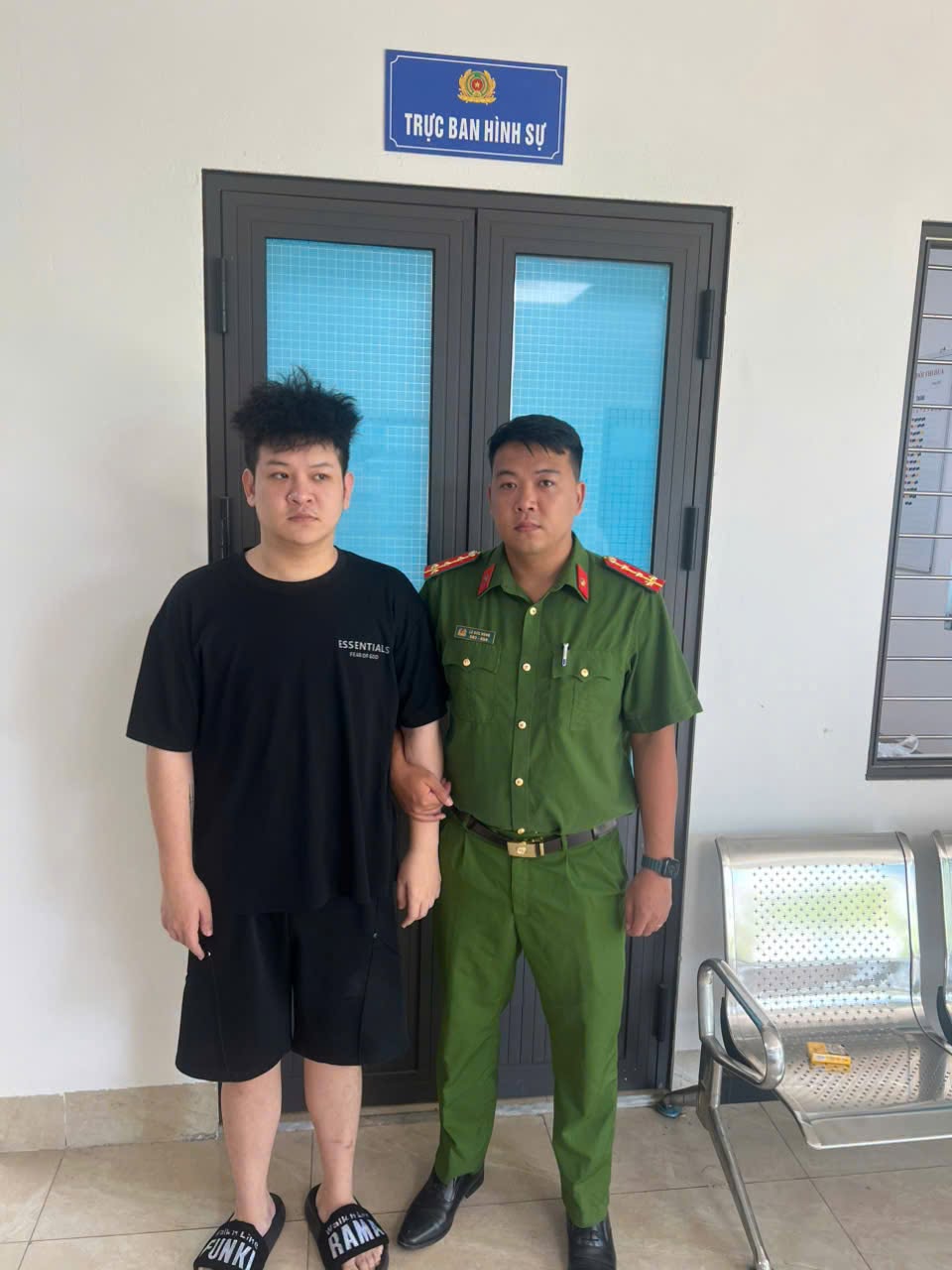 Công an xã Nghĩa Trụ phát hiện, phối hợp bắt giữ đối tượng người Trung Quốc bị truy nã về tội lừa đảo đầu tư trực tuyến