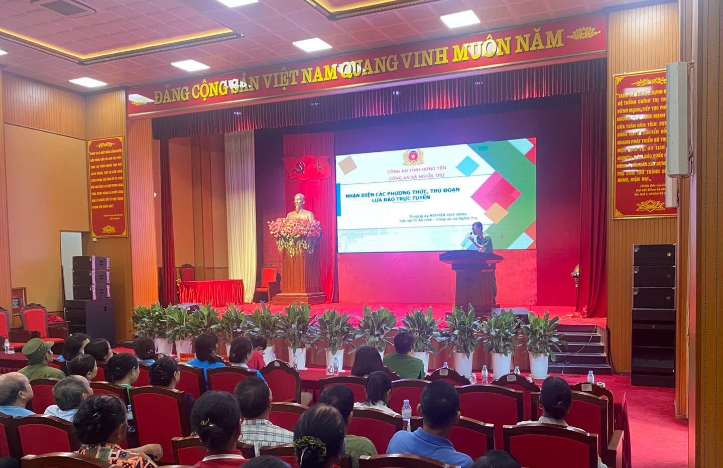 Công an xã Nghĩa Trụ đẩy mạnh tuyên truyền, phổ biến pháp luật về PCCC, an ninh mạng và trật tự, an toàn giao thông