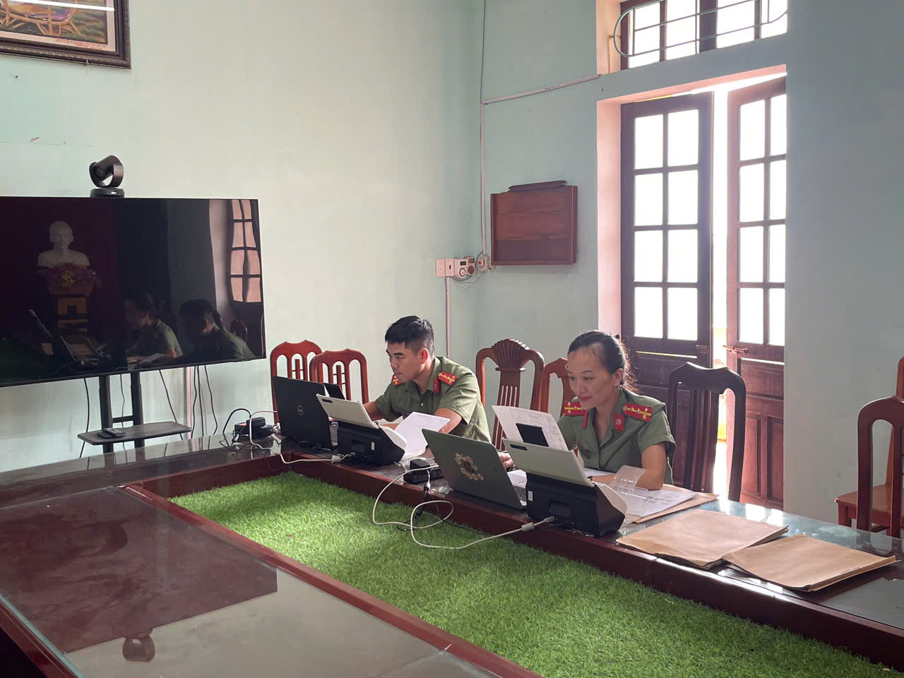 Công an xã Ngọc Lâm đẩy nhanh tiến độ số hoá hồ sơ tài liệu về cư trú