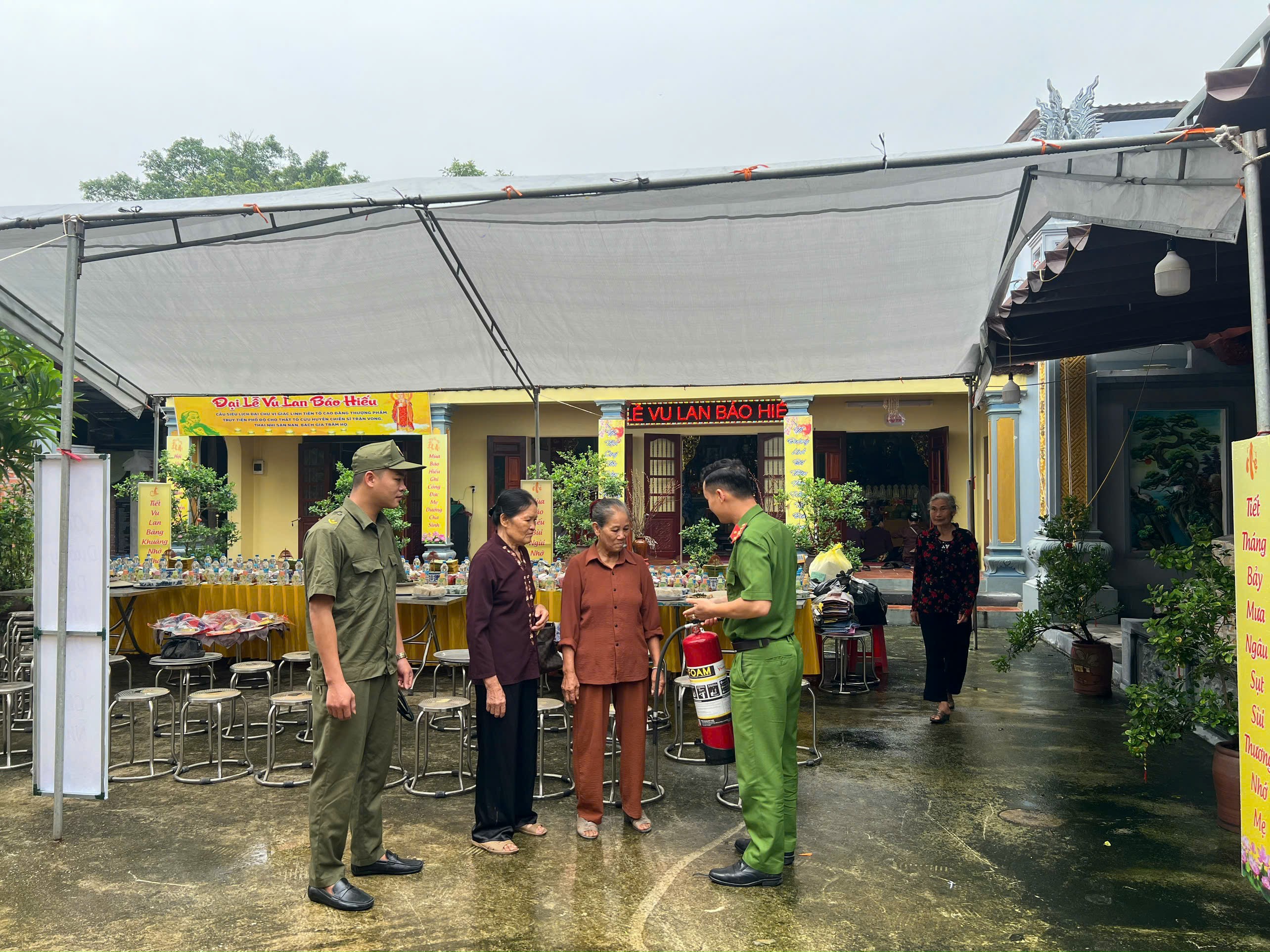 Công an xã Ngự Thiên tăng cường các biện pháp đảm bảo an toàn PCCC tại các cơ sở thờ tự dịp lễ Vu Lan năm 2026