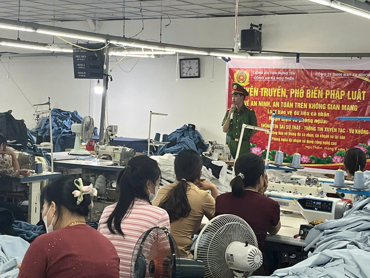 Công an xã Ngự Thiên phối hợp tuyên truyền, phổ biến pháp luật về an ninh, an toàn trên không gian mạng, bảo vệ dữ liệu cá nhân