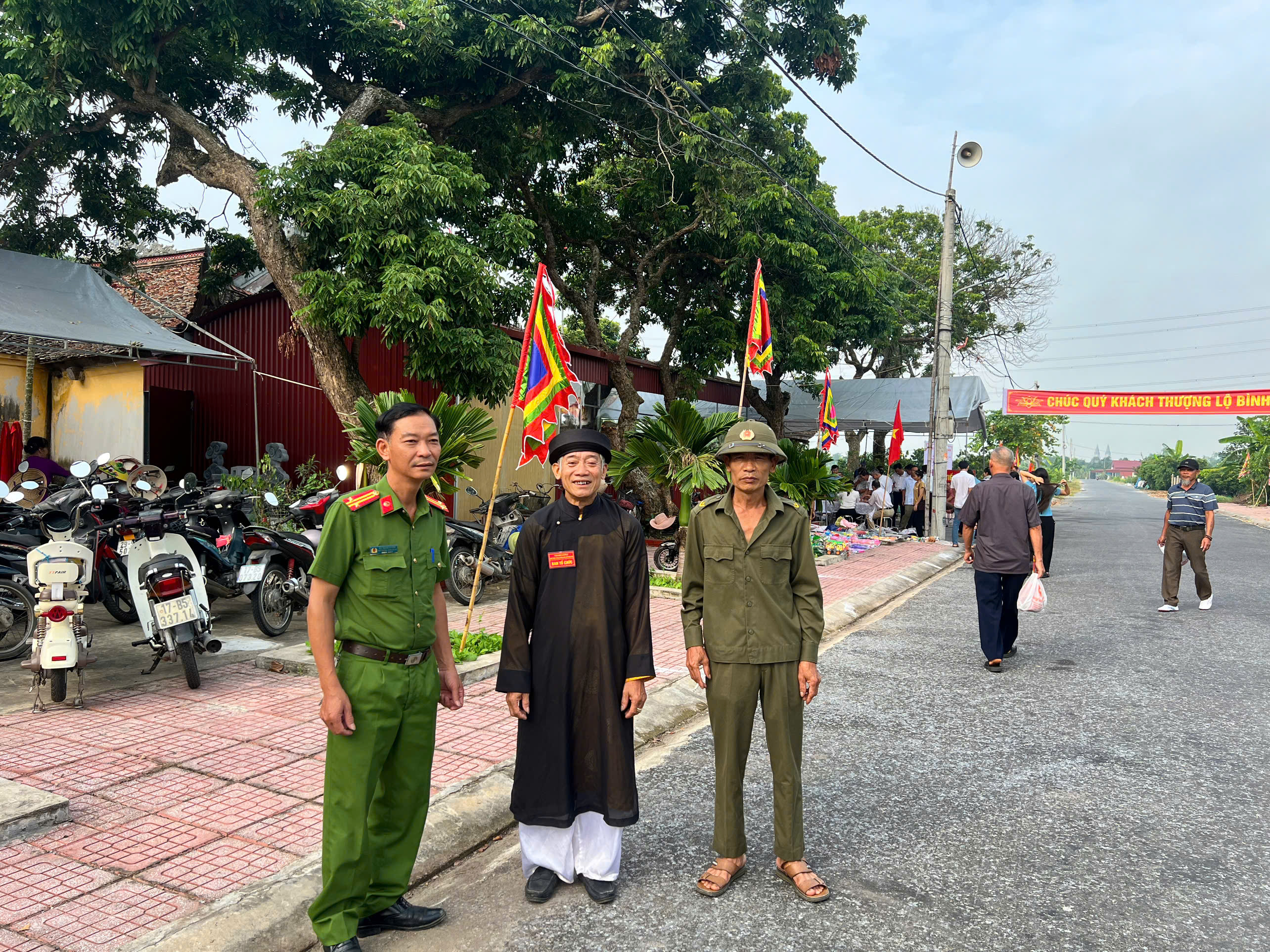 Công an xã Nguyễn Du chủ động bảo đảm an ninh, trật tự lễ hội truyền thống di tích lịch sử cấp quốc gia Đình Năm Thôn