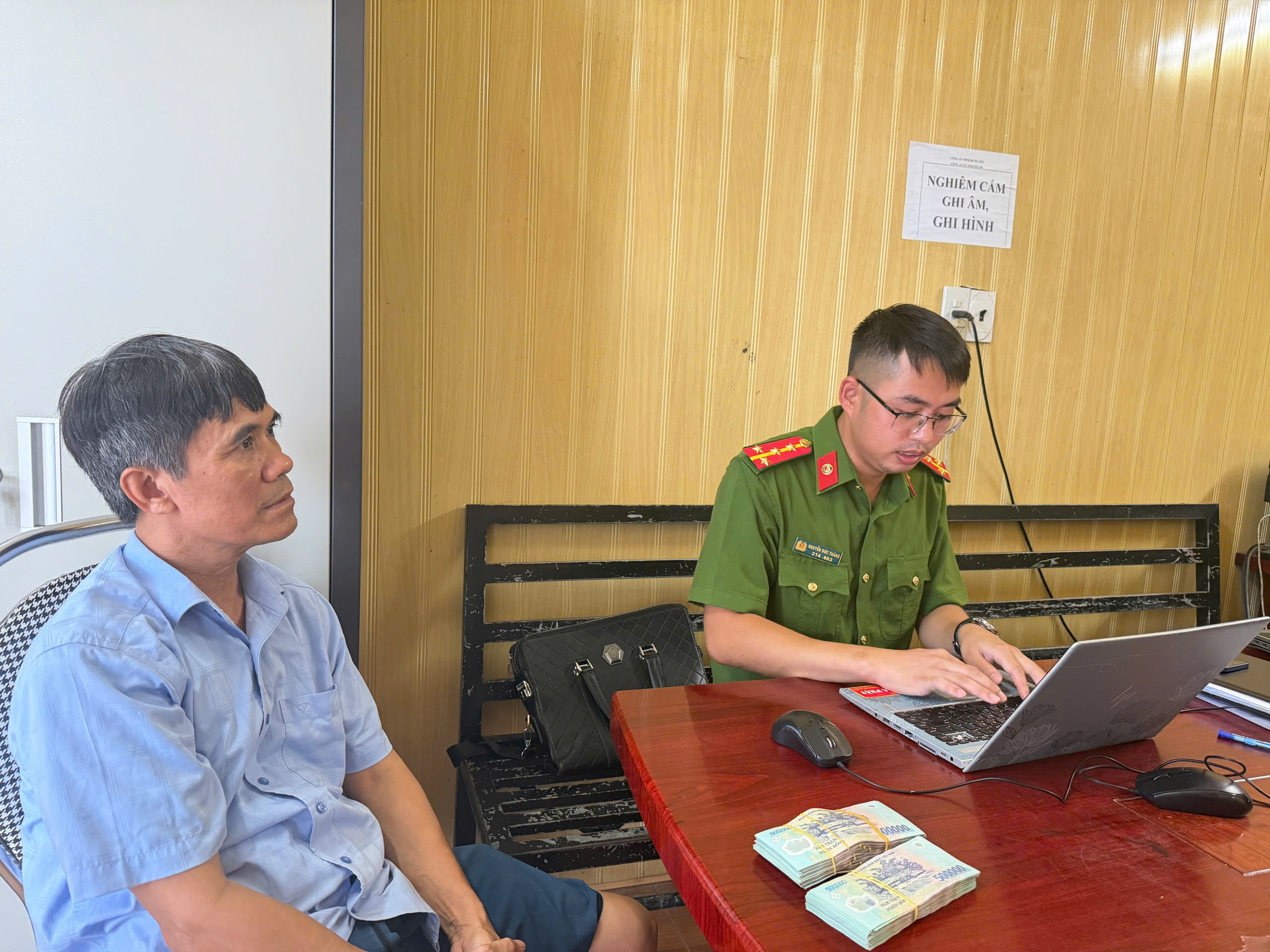 Công an xã Nguyễn Du ngăn chặn thành công vụ lừa đảo trên không gian mạng với số tiền 171 triệu đồng