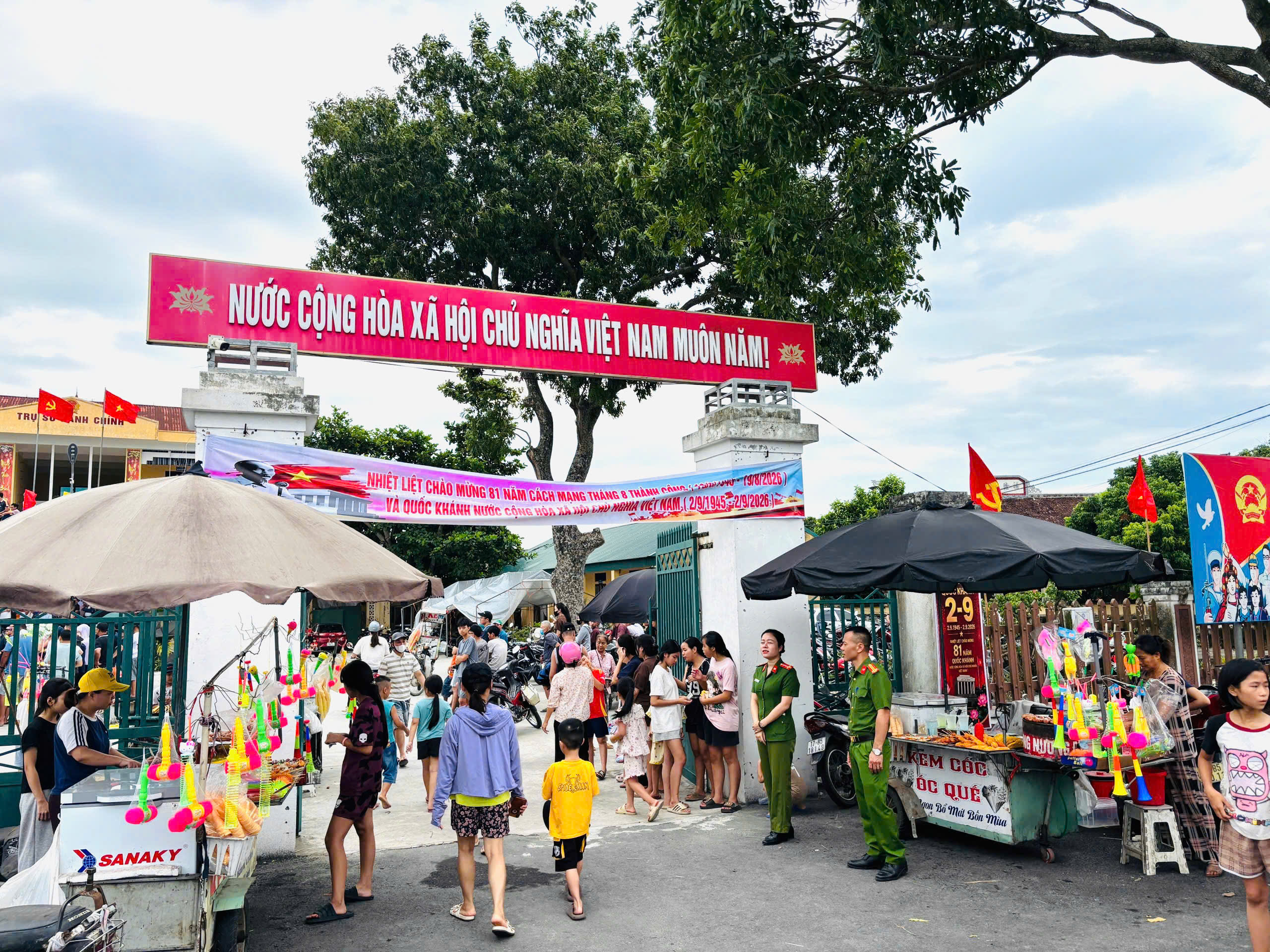 Công an xã Nguyễn Du tăng cường bảo đảm trật tự công cộng, hành lang an toàn giao thông trên địa bàn