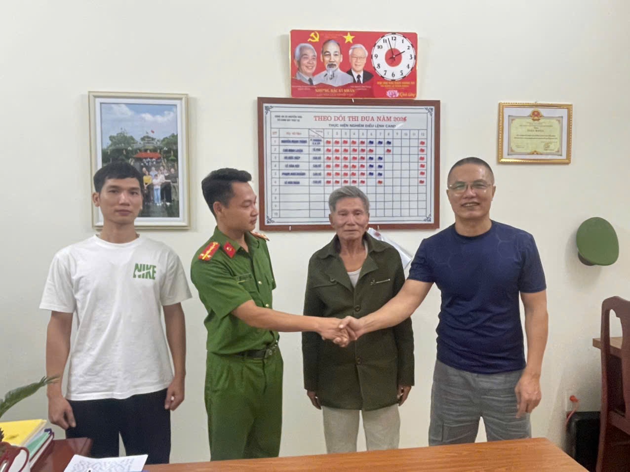 Công an xã Nguyễn Trãi kịp thời hỗ trợ người cao tuổi đi lạc trở về gia đình